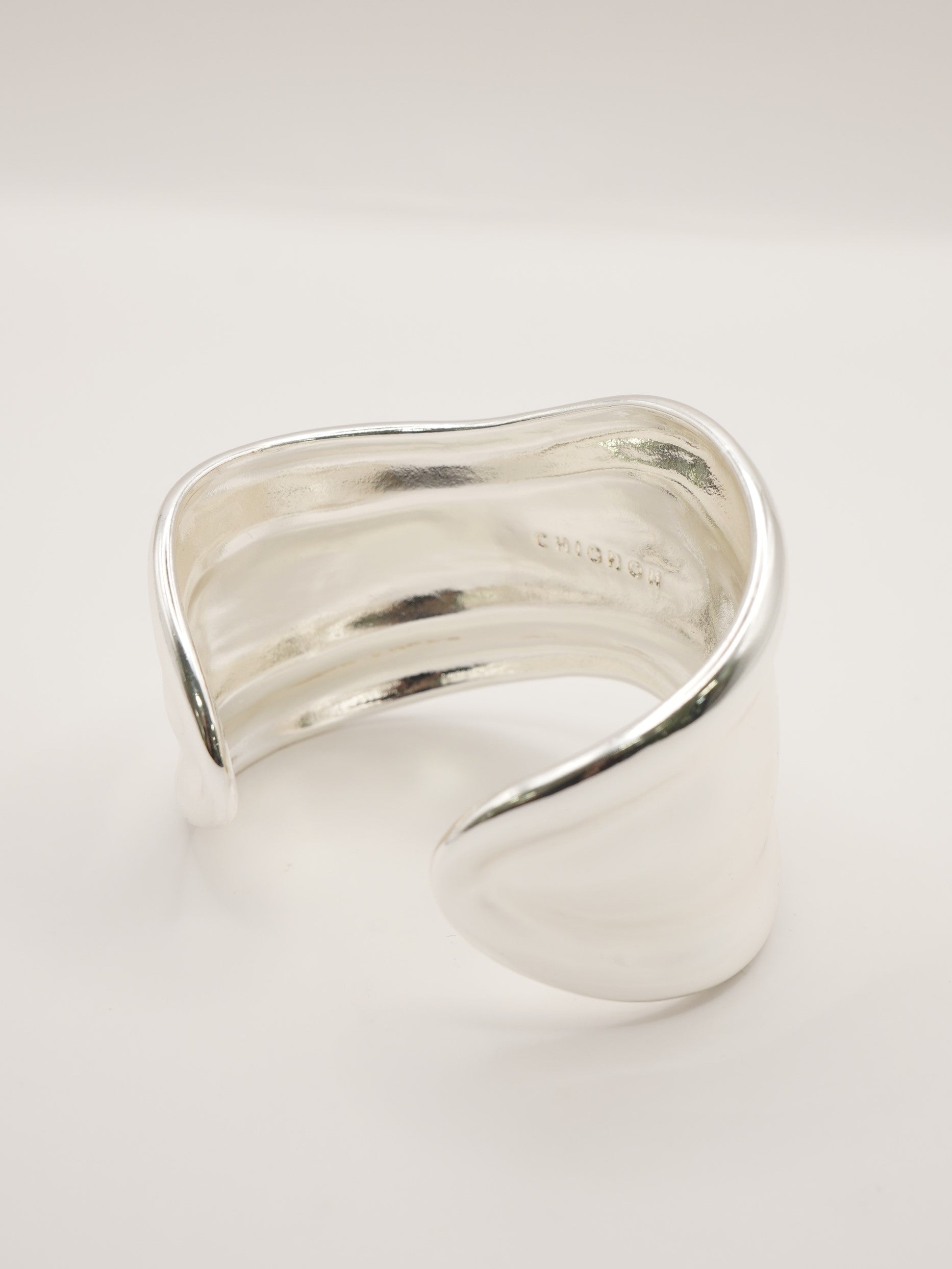 【CHIGNON】幅広ウェーブバングル/0061-125RT