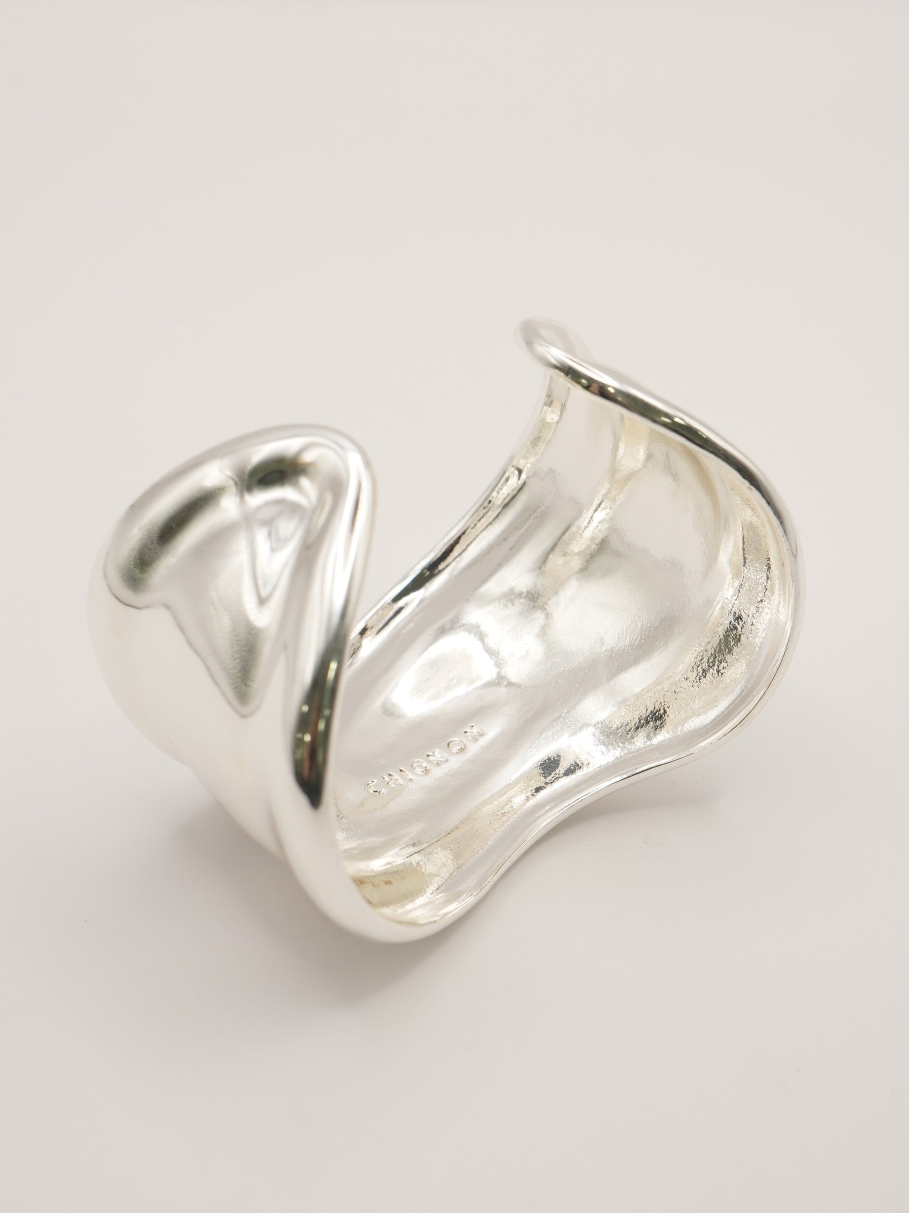 【CHIGNON】幅広ウェーブバングル/0061-125RT