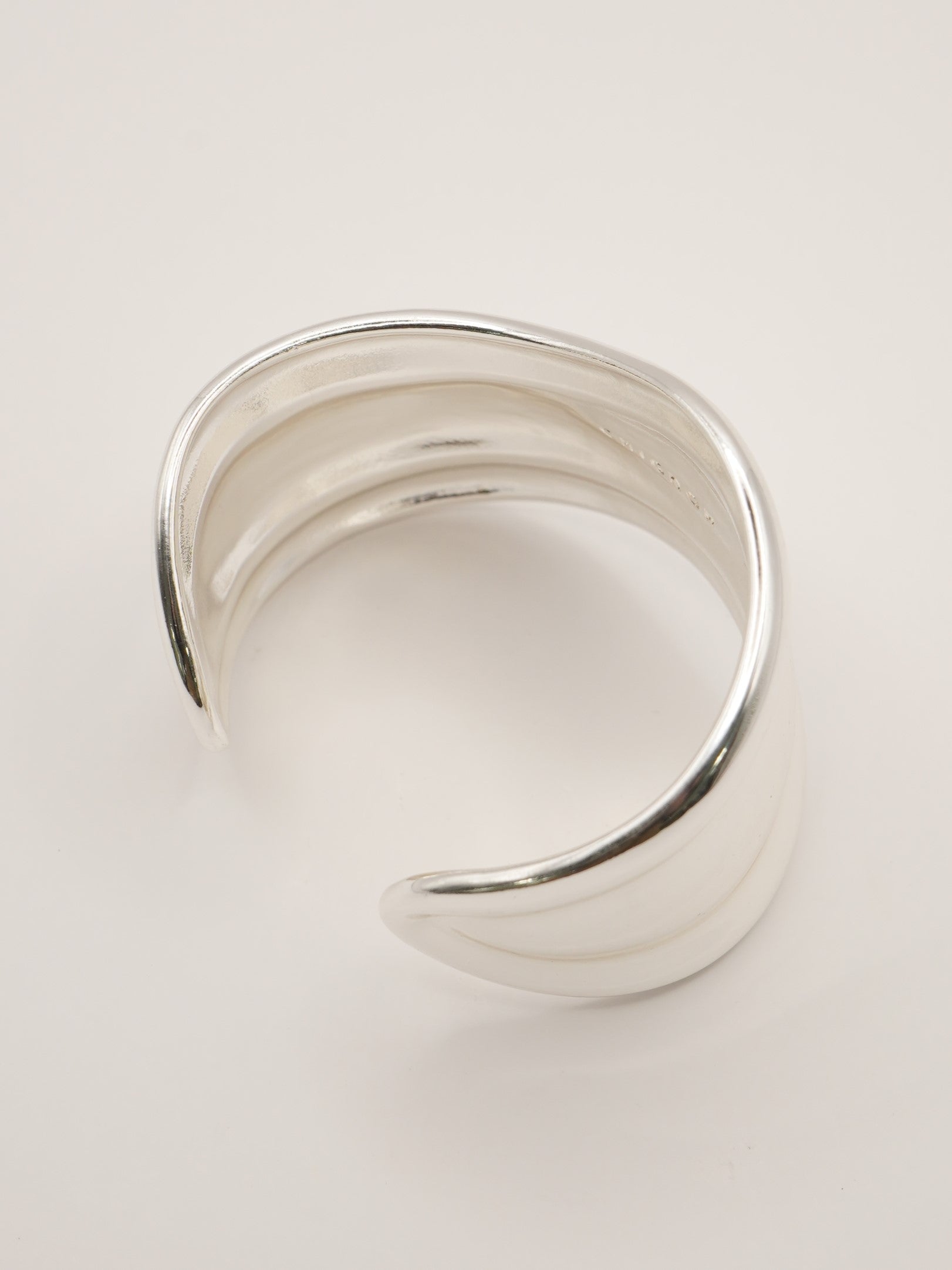 【CHIGNON】幅広ウェーブバングル/0061-125RT