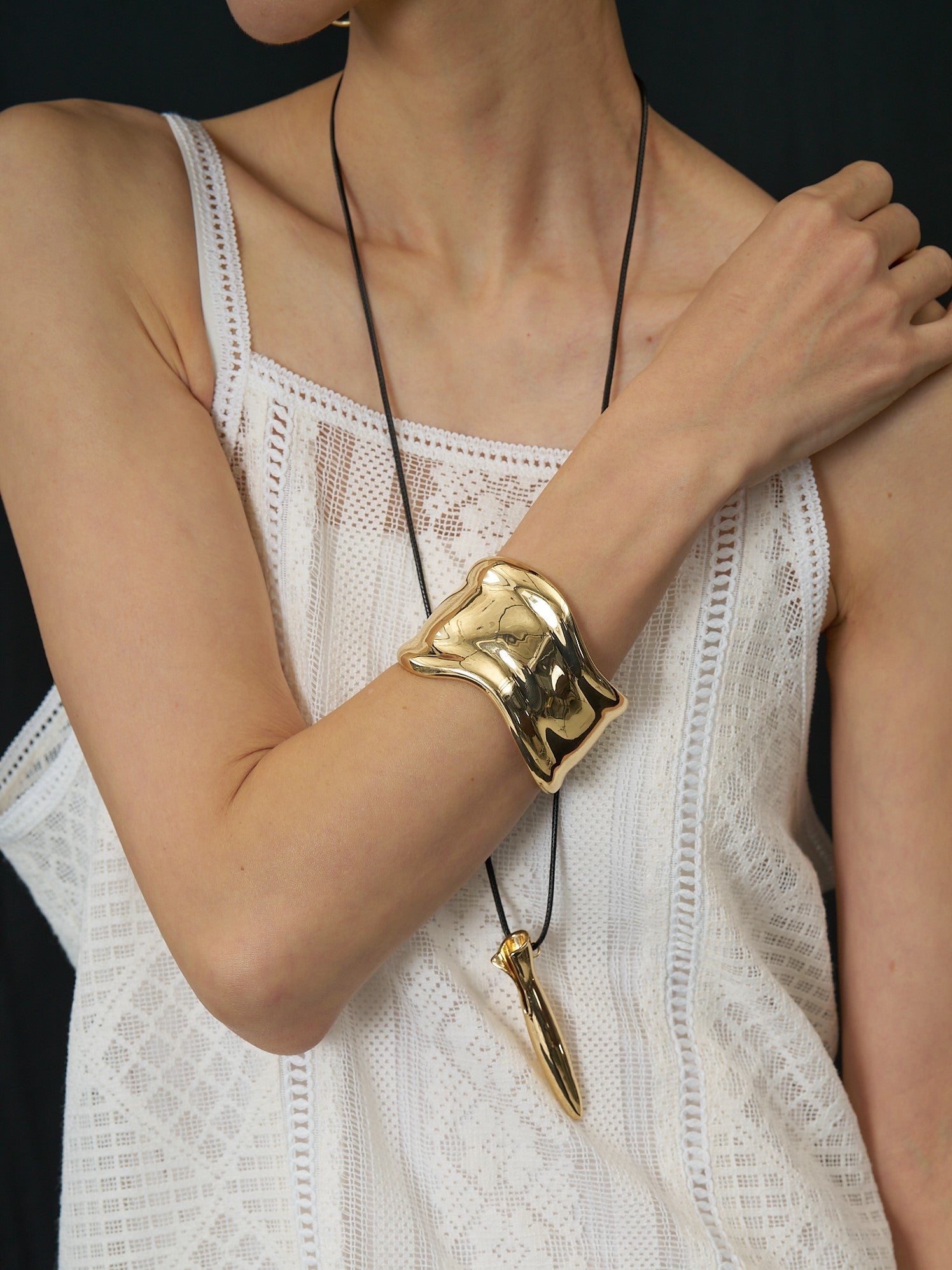 【CHIGNON】幅広ウェーブバングル/0061-125RT