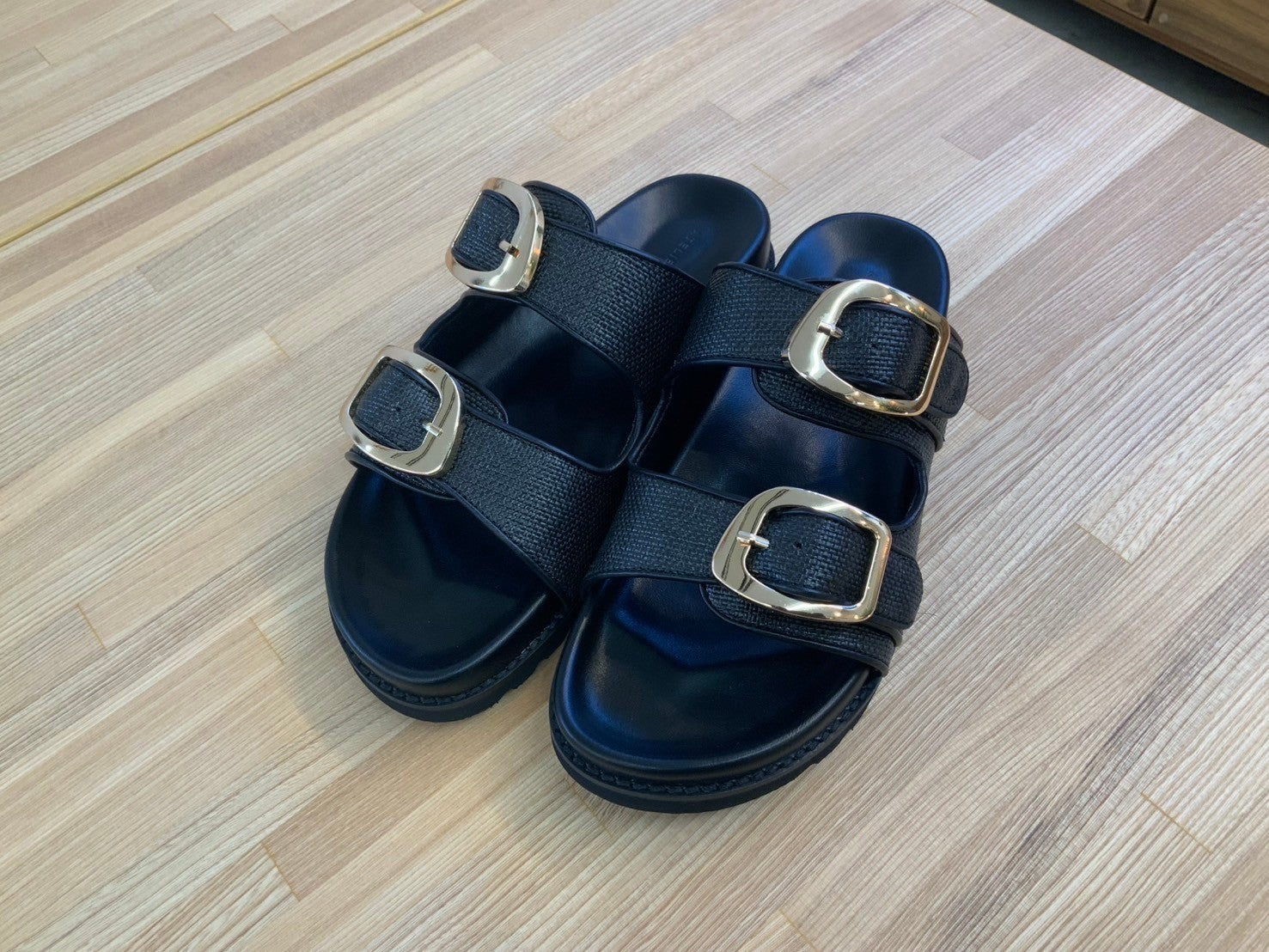 【ATELIER BRUGGE】Wバックルフットベッドサンダル/25ISM-25