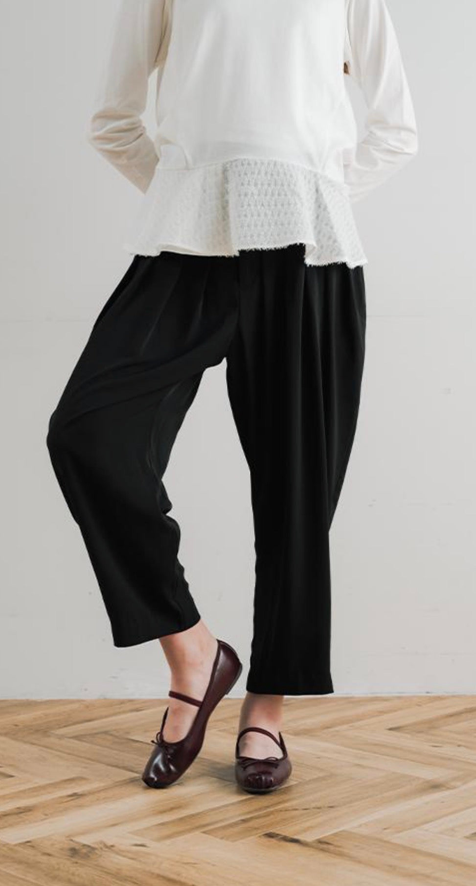 【再入荷予約】【akane】A.Lタックふんわりパンツ/26158-9786D-R