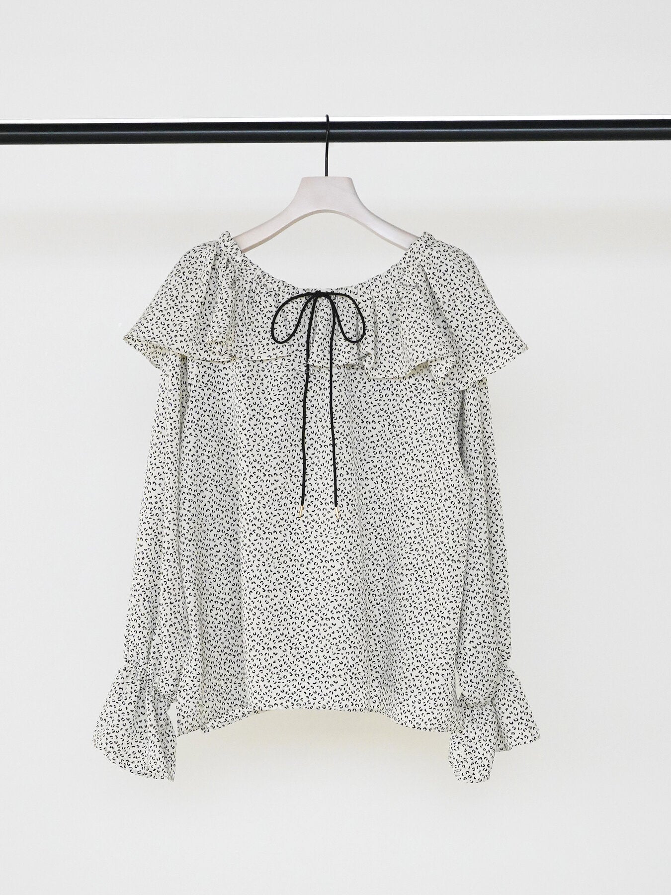 【CHIGNON】レオパドットドロストカラーブラウス/1265-380NH