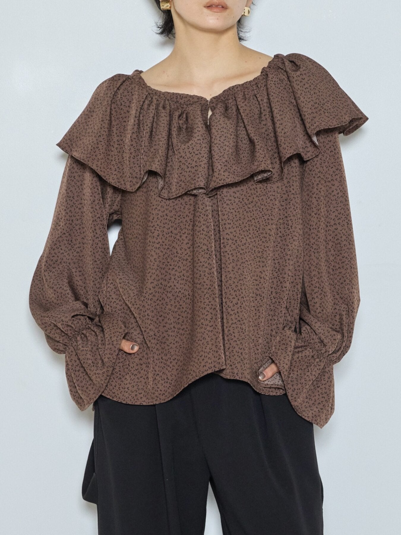 【CHIGNON】レオパドットドロストカラーブラウス/1265-380NH