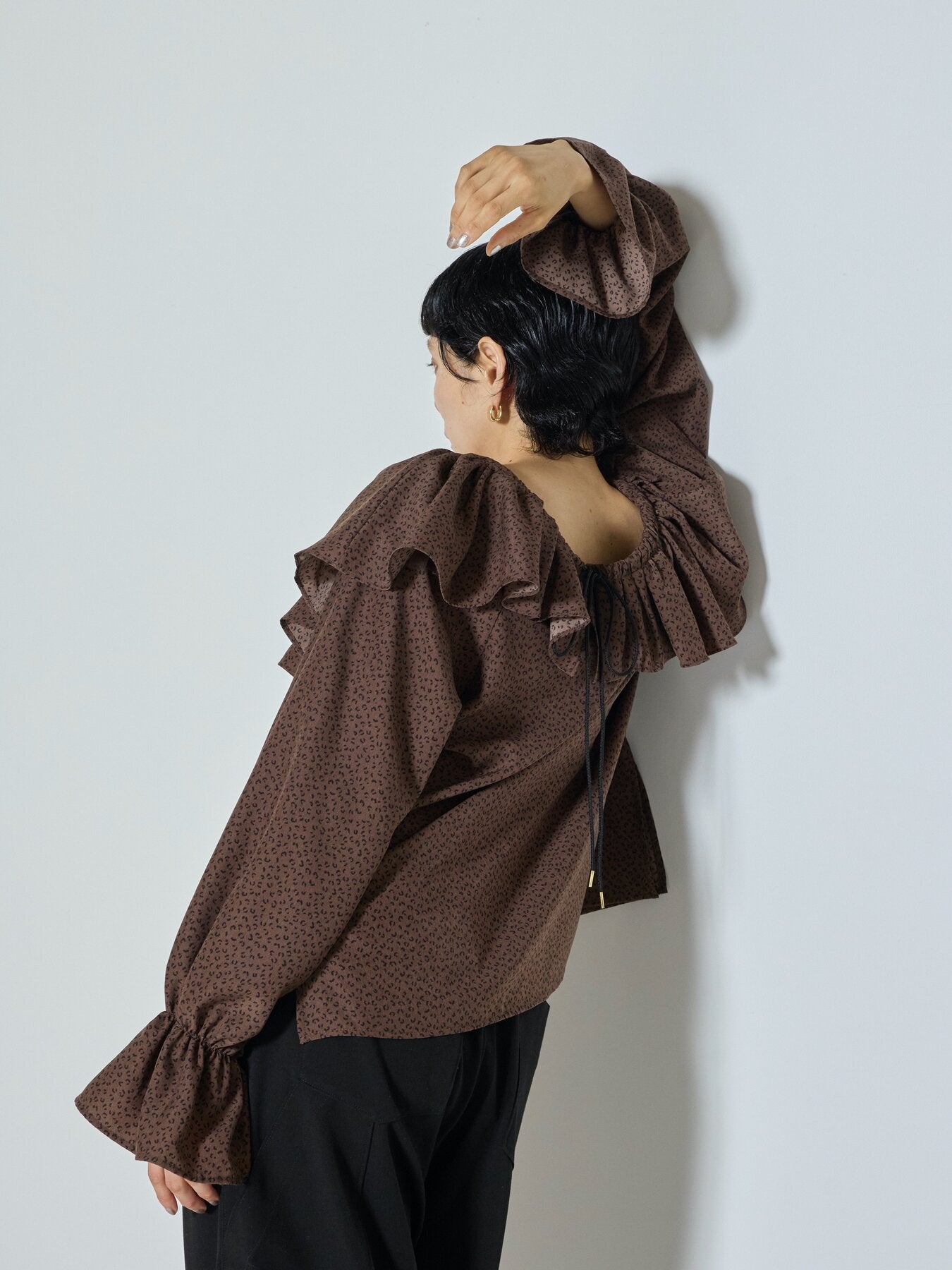 【CHIGNON】レオパドットドロストカラーブラウス/1265-380NH