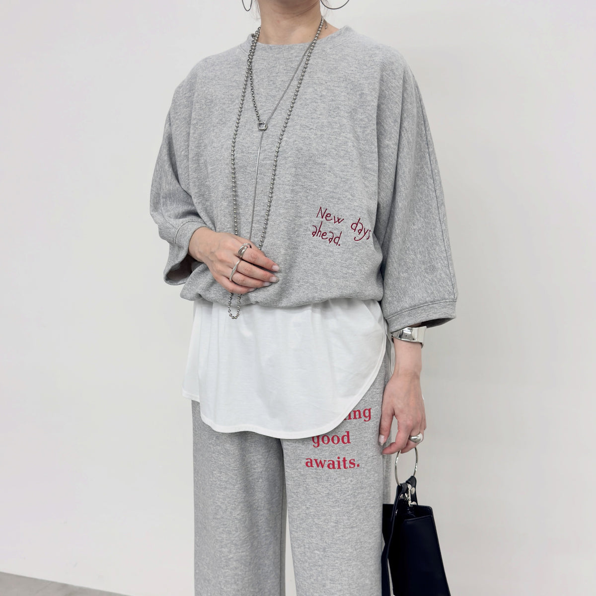 【NUS】国産裏毛手書き風ロゴ刺繡ドルマントップス/710-35010