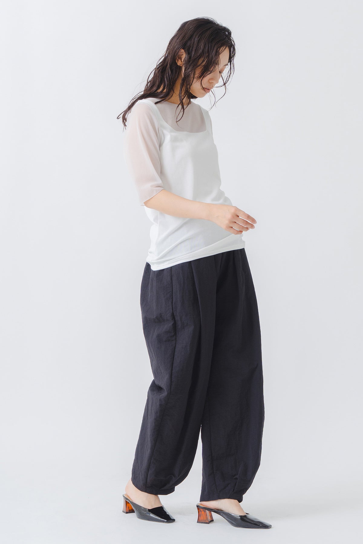 【WHYTO.】タックバレルナイロンパンツ/WHT27HPT4086