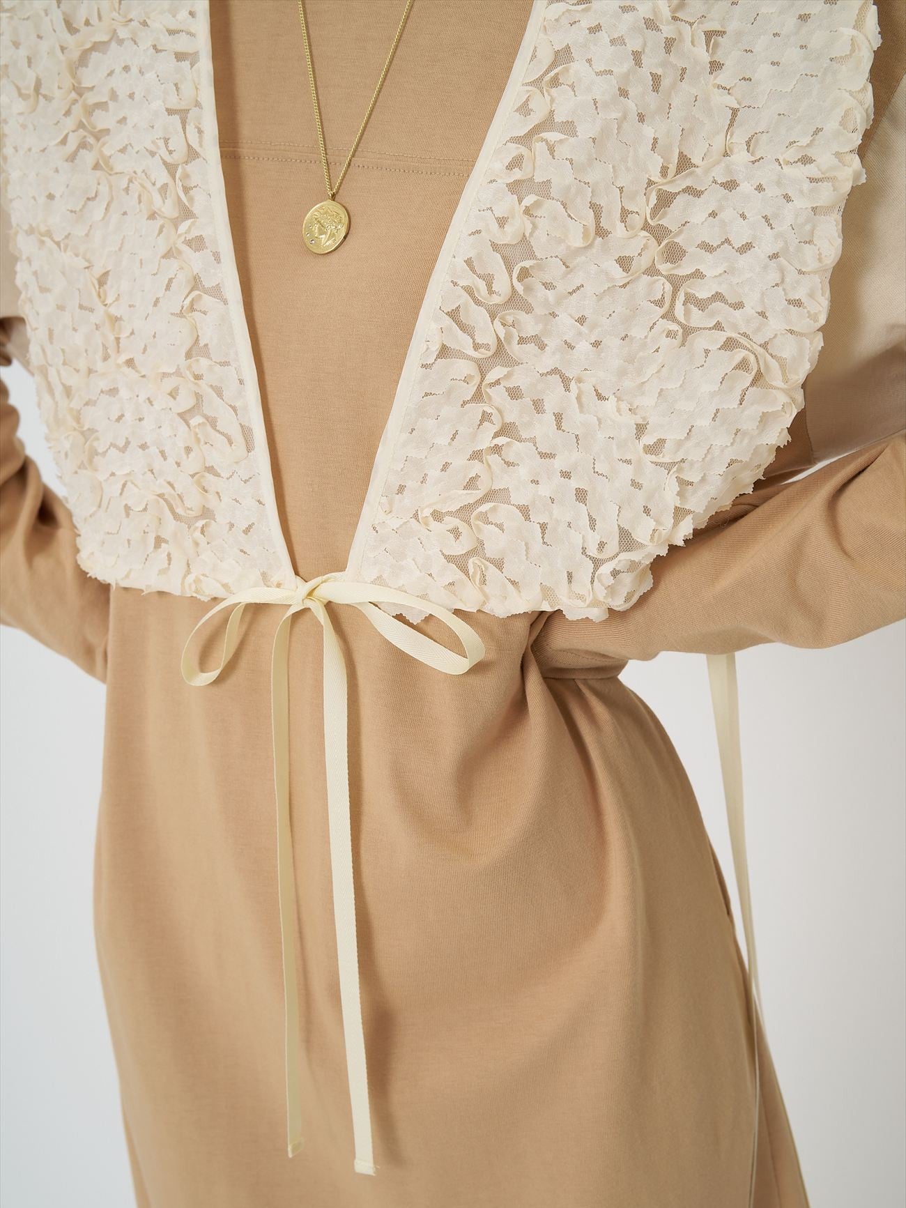 【CHIGNON】フリルエンブロミニベスト/1961-049BZ