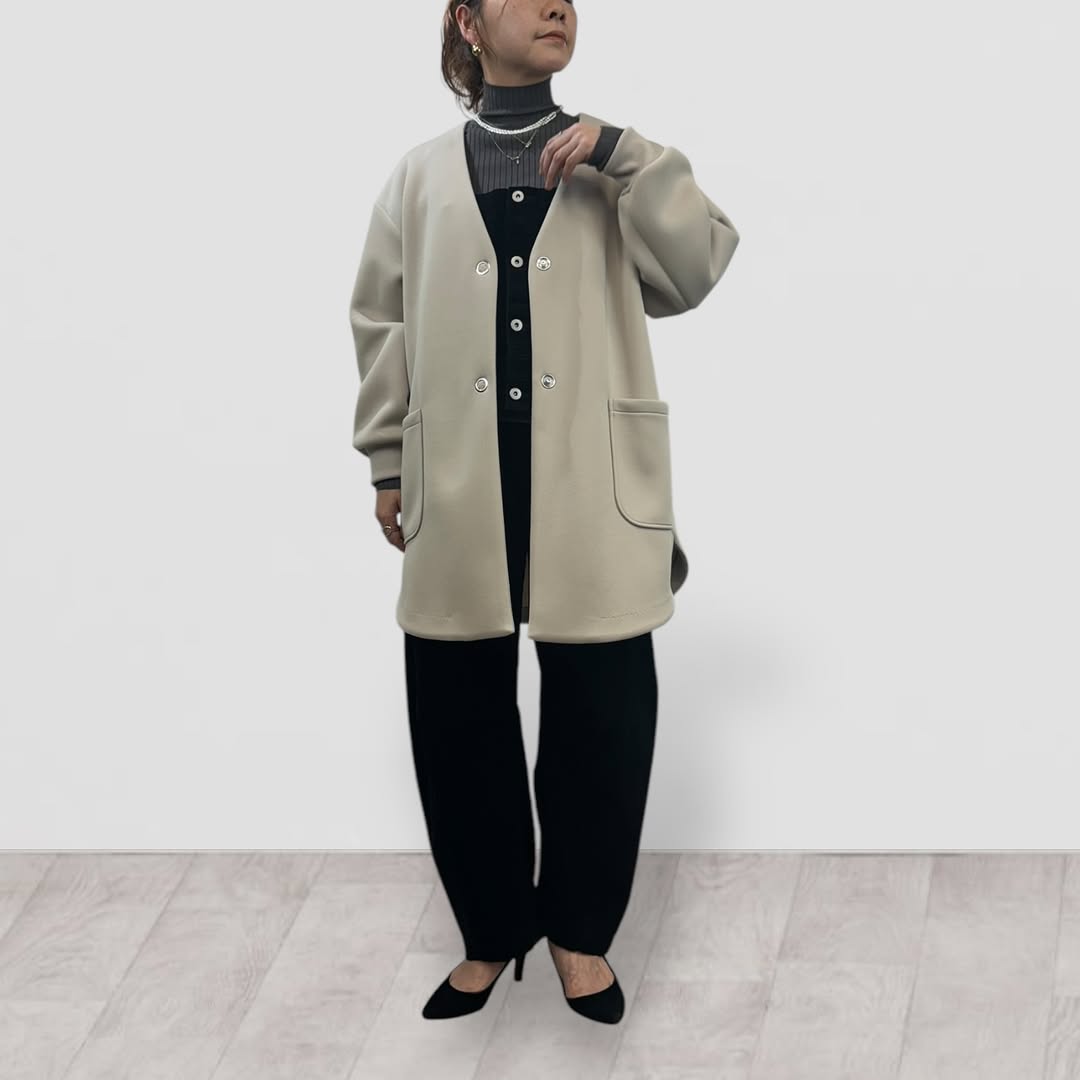 【QTUME】ノンモノフィラダンボールラウンドヘムミドルコート/550-24552