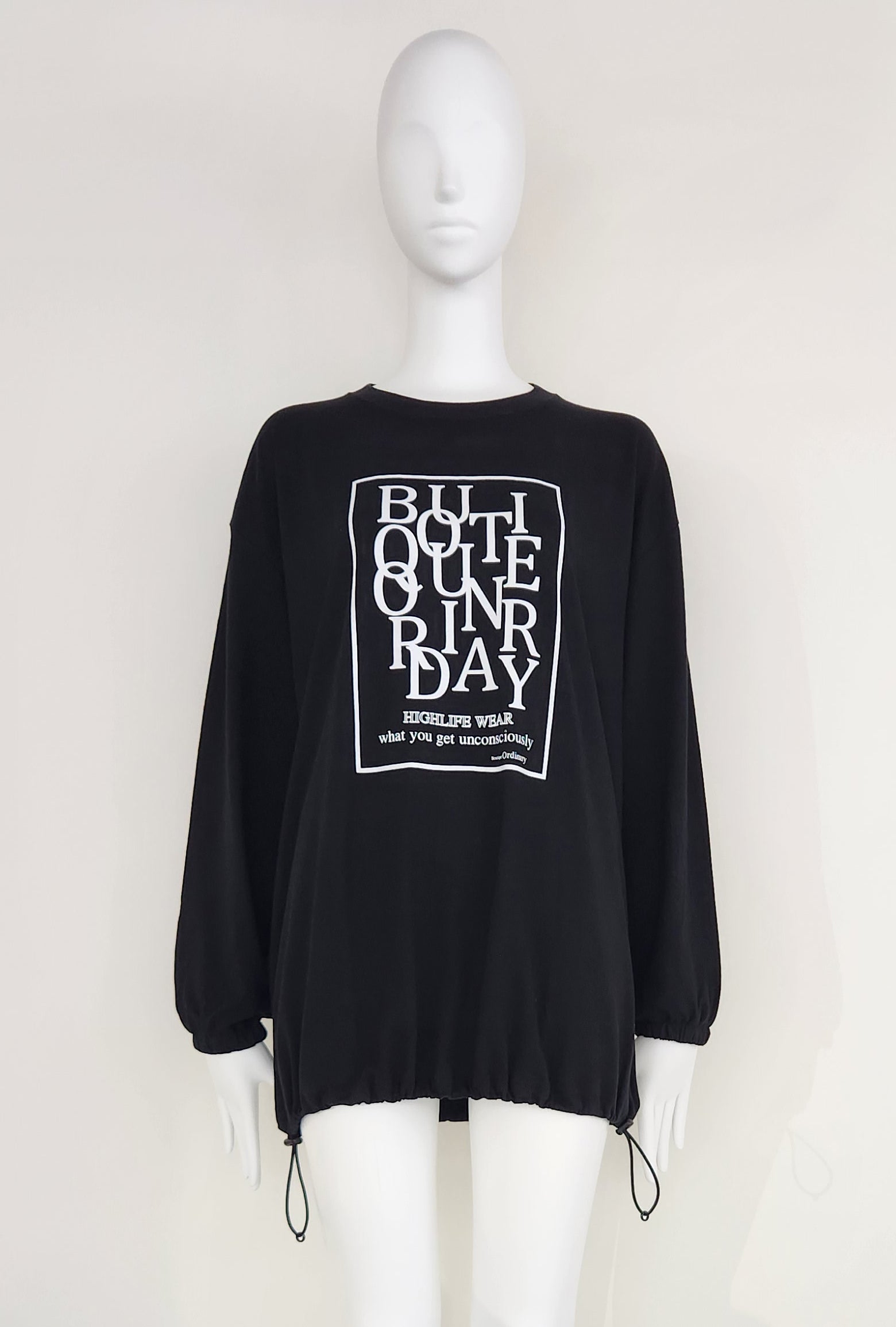 【Ordinary】ランダムタイポポーチLS Tシャツ/BO25-308T