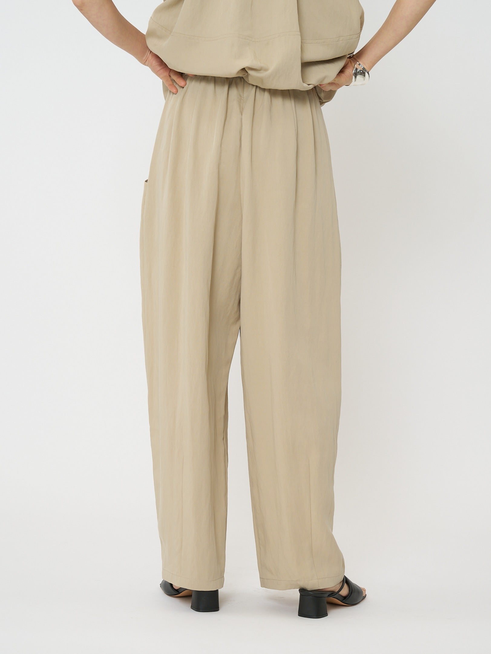 【CHIGNON】フロントタックカーヴィーパンツ/3261-026MK