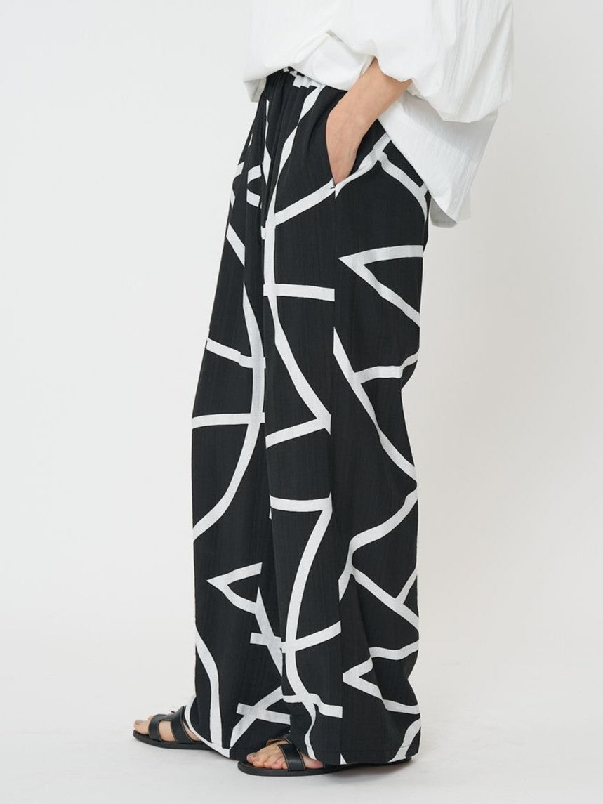 【CHIGNON】 ラインプリントイージーパンツ/3961-018KK