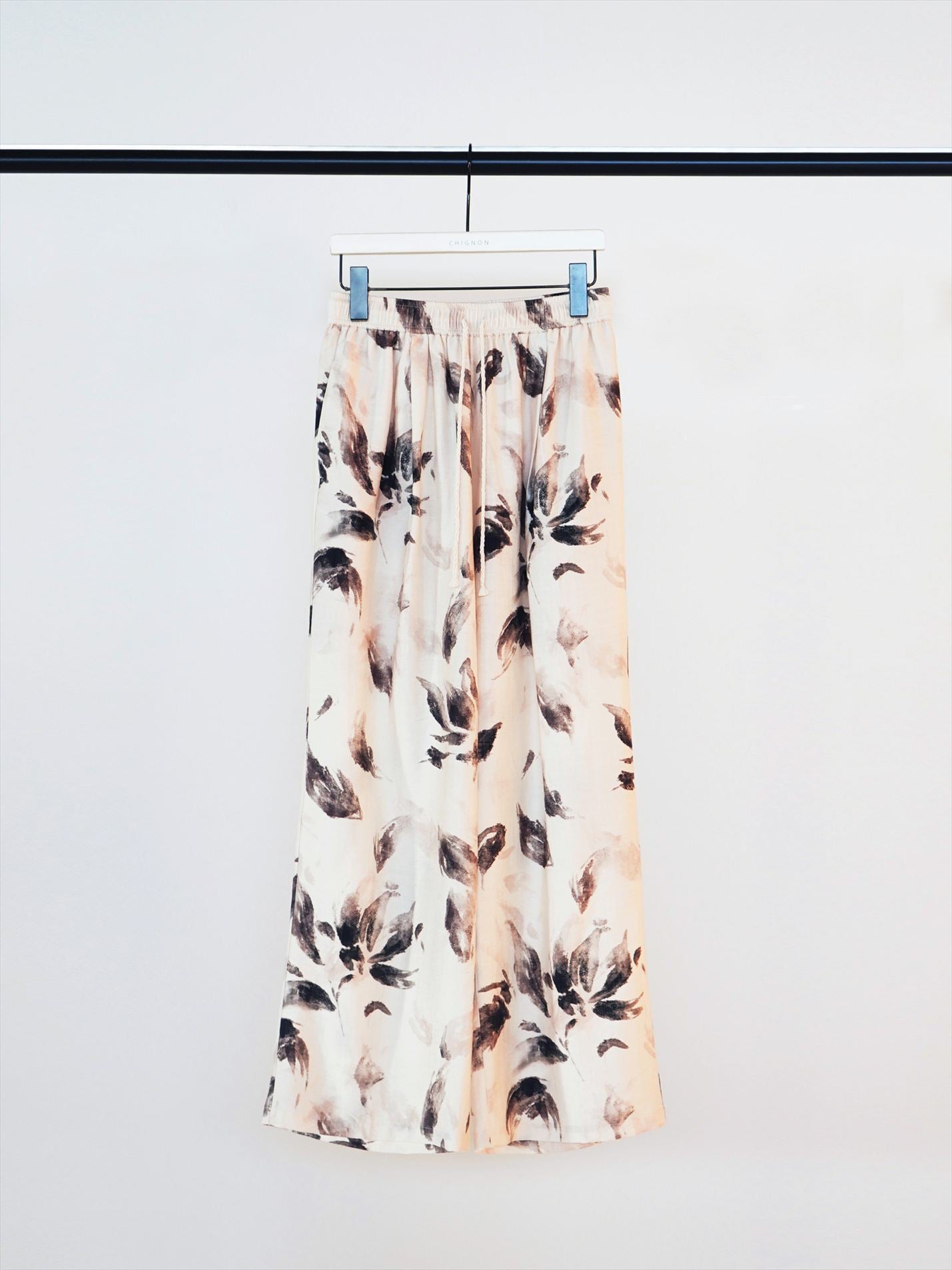 【CHIGNON】フラワープリントイージパンツ/3961-020KK