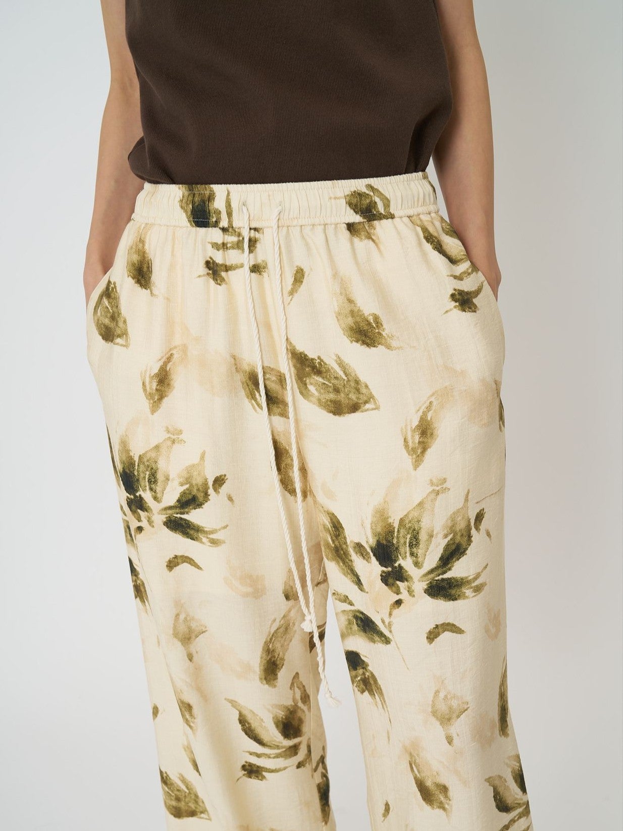 【CHIGNON】フラワープリントイージパンツ/3961-020KK