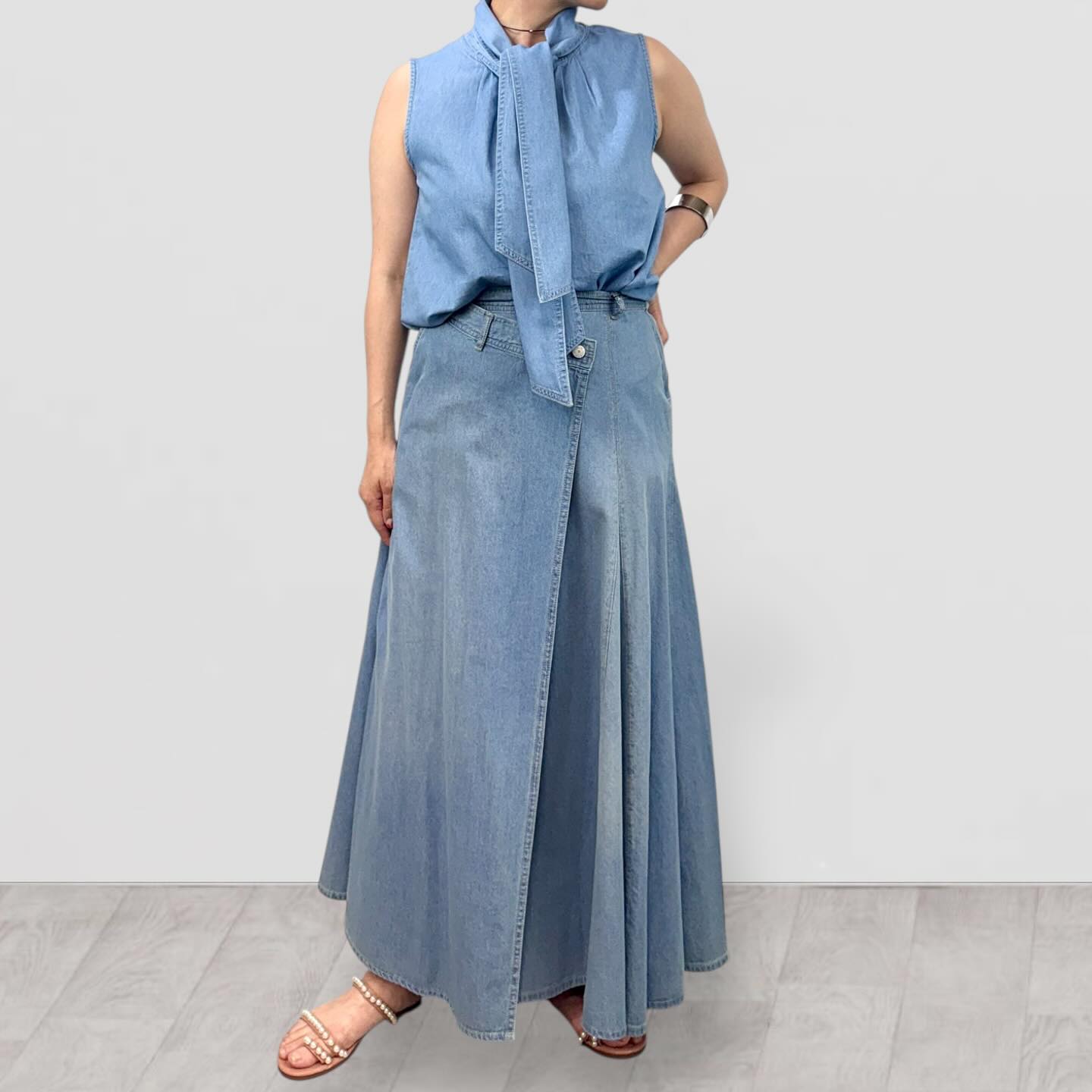 【QTUME】4.5ONZデニムボウタイスリーブレスブラウス/612-25001