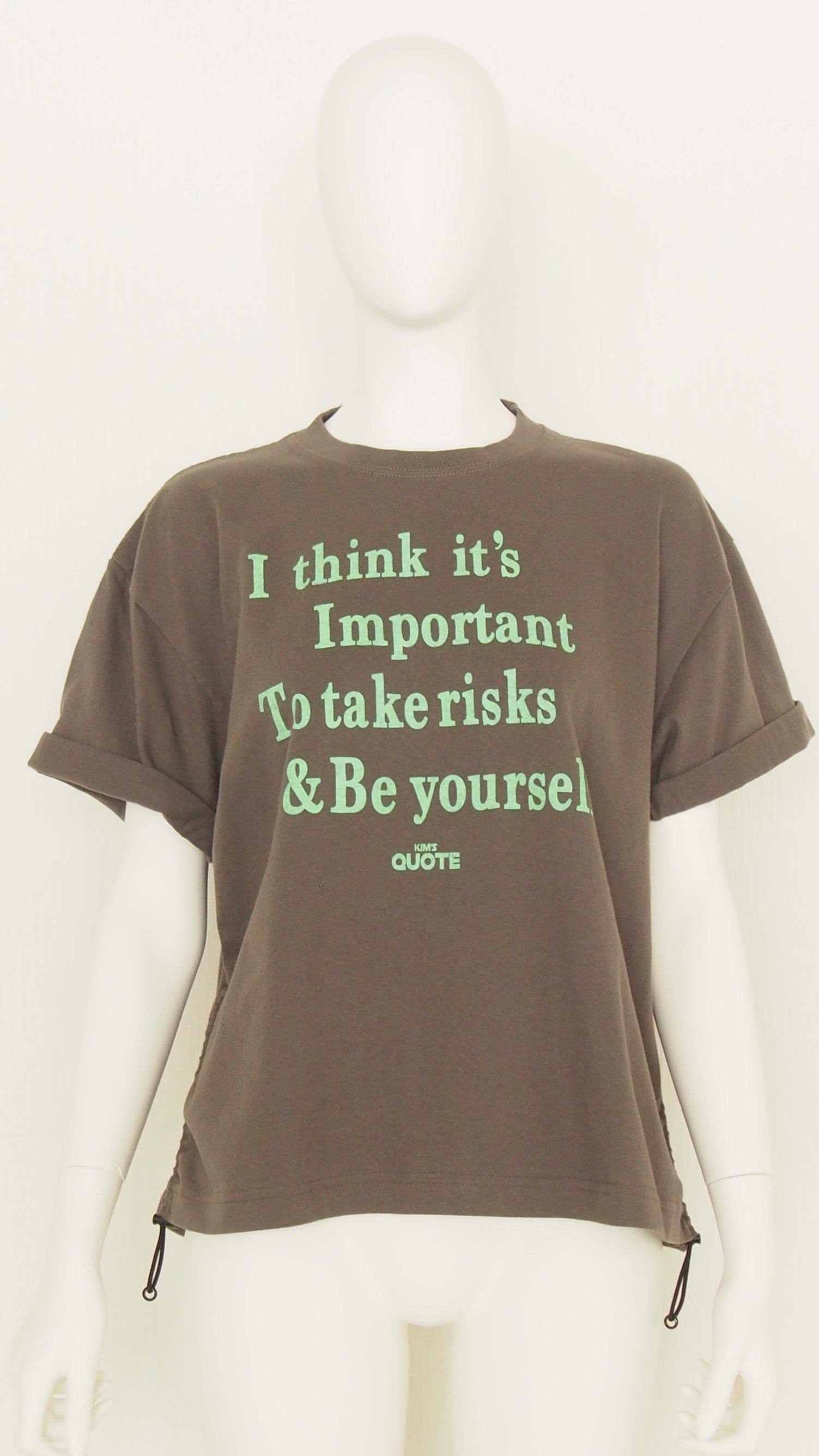 【Ordinary】スピンドルディテールタイポTシャツ/BO26-521T