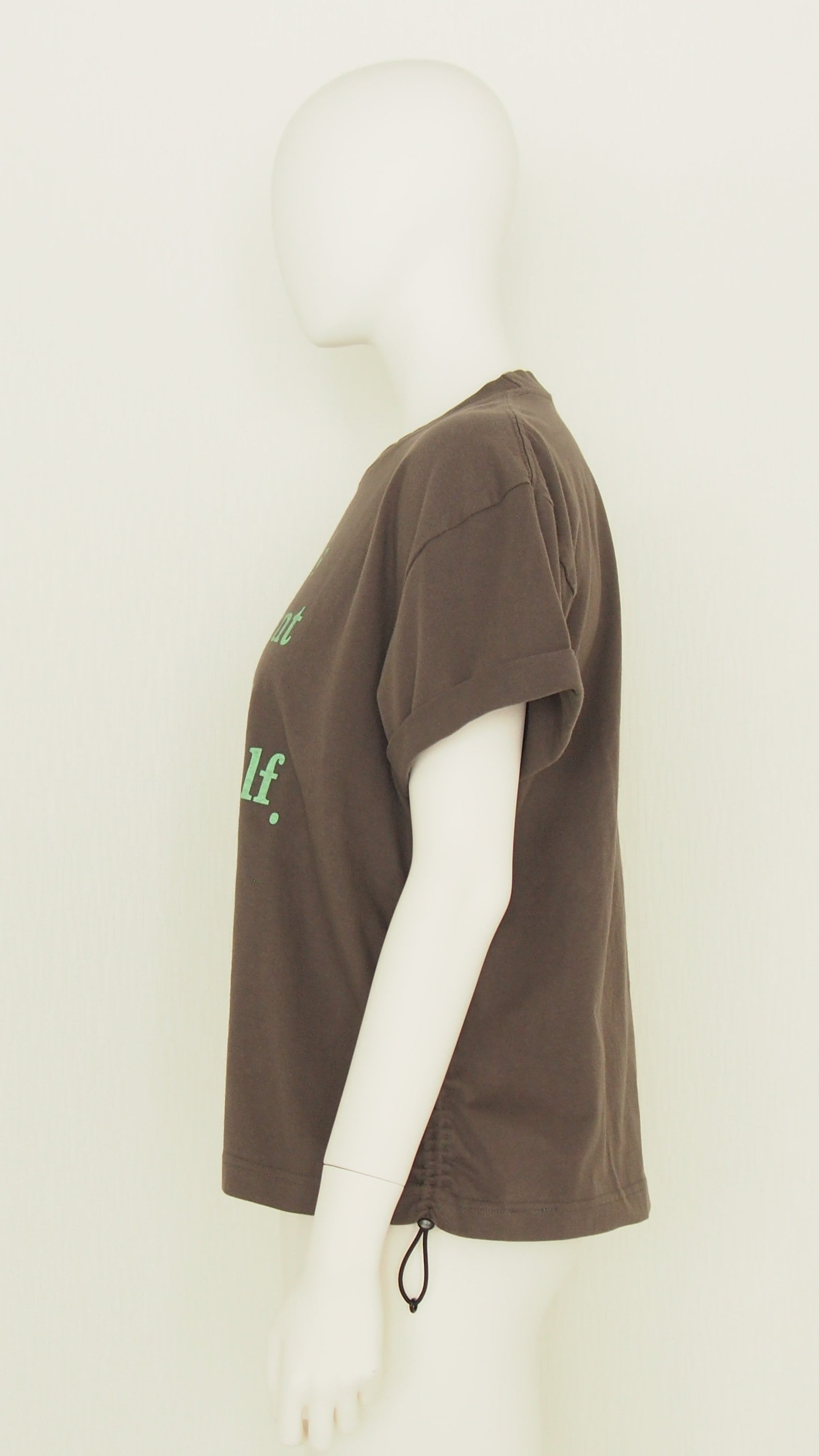 【Ordinary】スピンドルディテールタイポTシャツ/BO26-521T