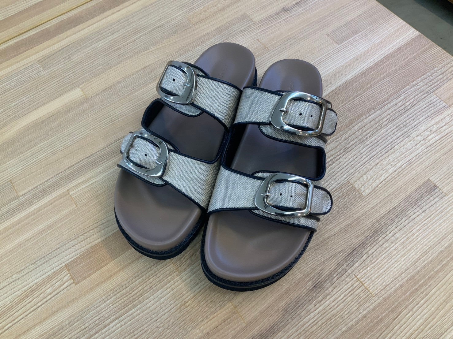 【ATELIER BRUGGE】Wバックルフットベッドサンダル/25ISM-25