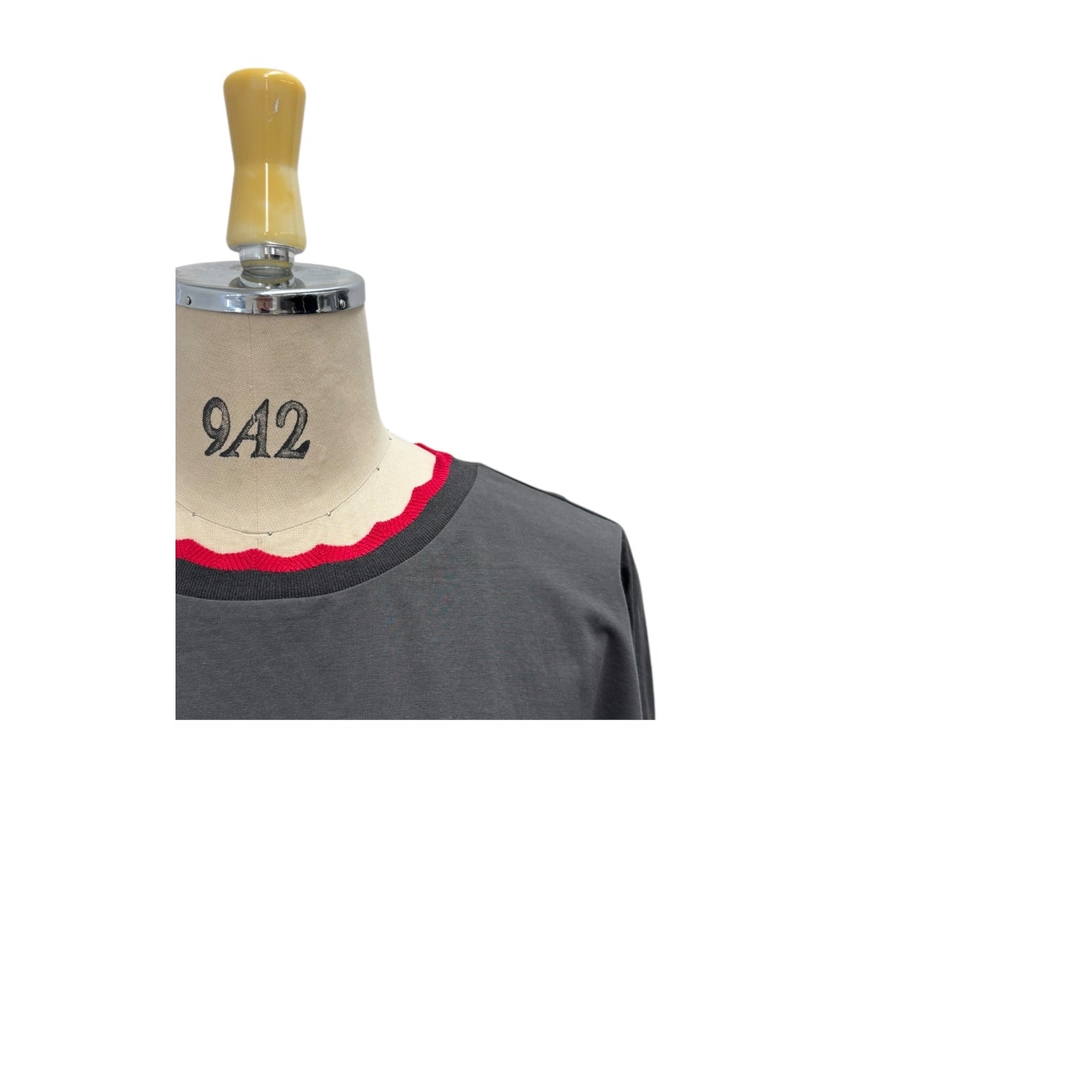 【ayane】襟ぐりニットロゴロンT/816308