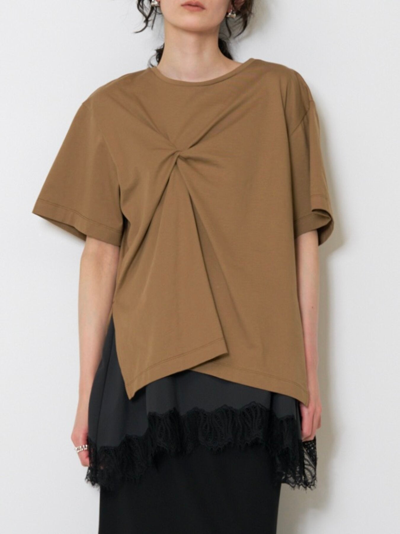 【CHIGNON】フロントツイストアシメトップス/8263-610KK