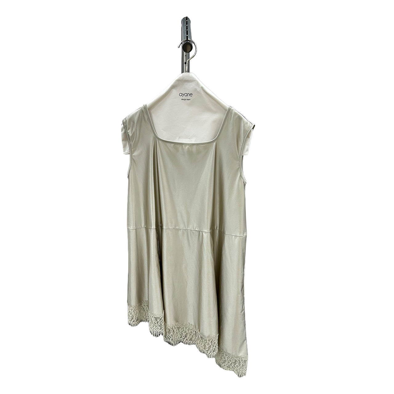 【ayane】裾レースアシンメトリーフレアタンク/836605