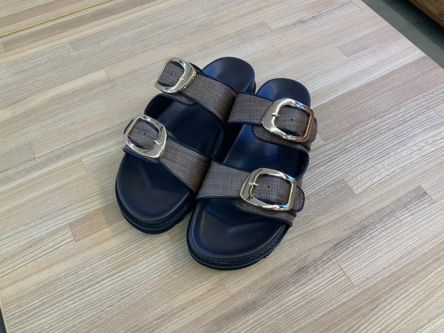 【ATELIER BRUGGE】Wバックルフットベッドサンダル/25ISM-25
