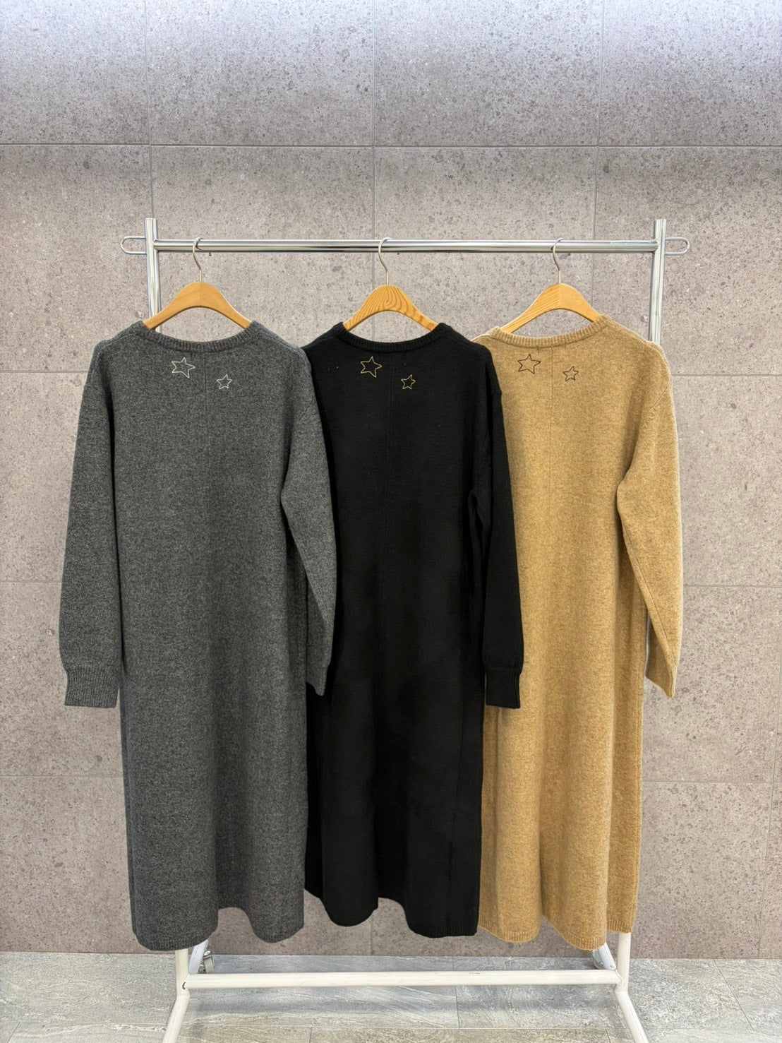 【ROSIEE】レタリング刺繡ニットワンピース/R891203