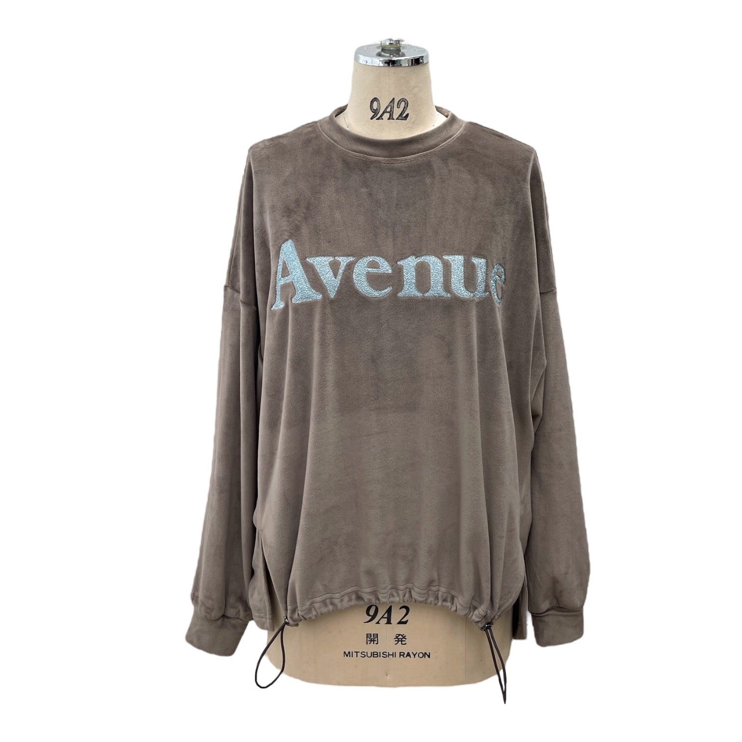 【ayane】両面フリースラメ入りロゴプルオーバー/ 895120