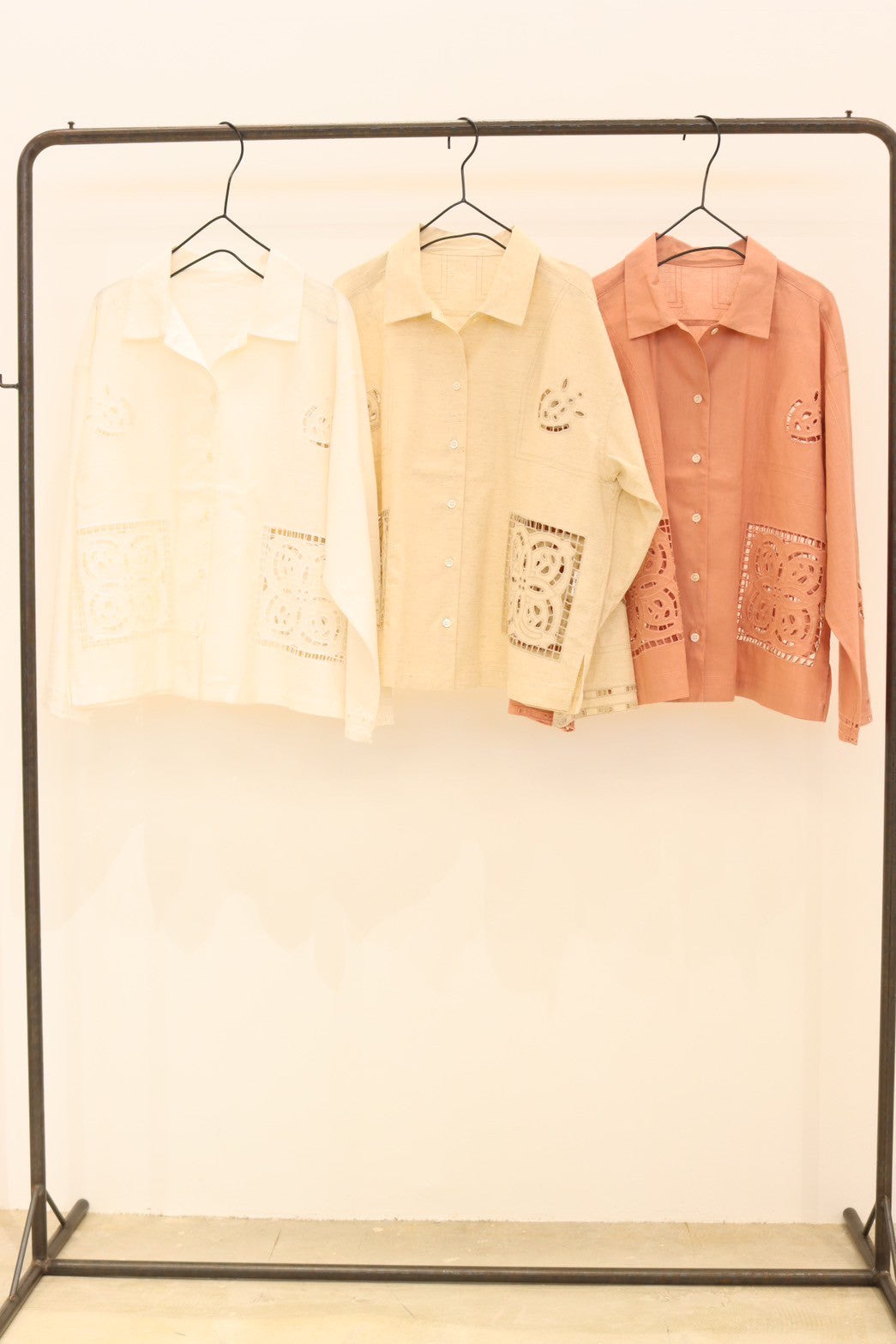 【LE MÉLANGE】カットワーク刺繡 シャツ/8563801