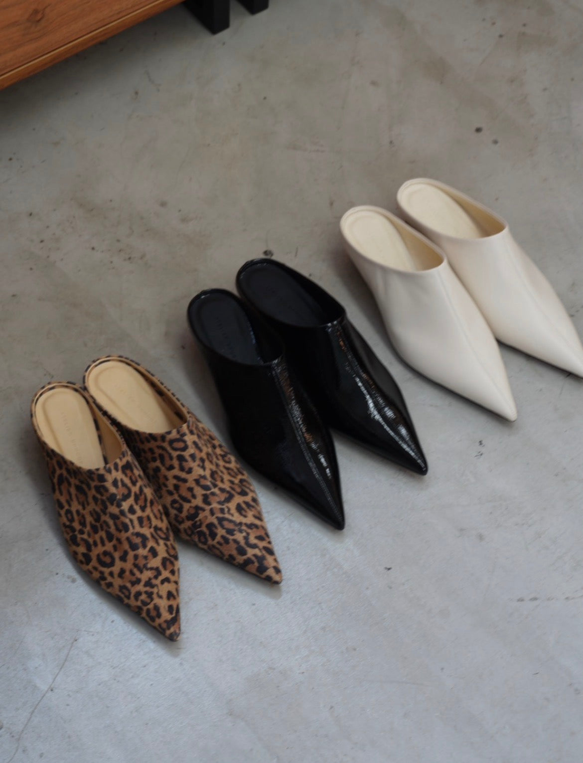 【ATELIER BRUGGE】ポインテッドトゥミュール/27KS-6