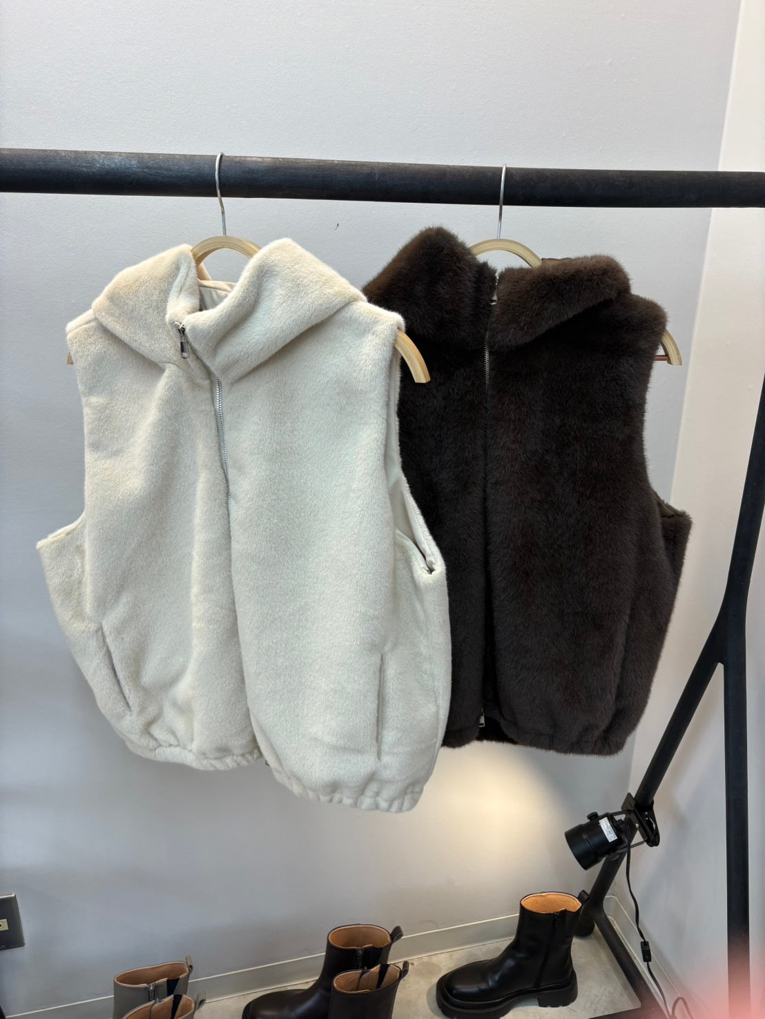 【ATELIER BRUGGE】ファーフーデッドベスト/36AF-06