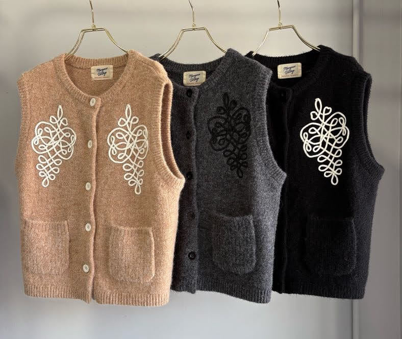 【MARGAUX VINTAGE】コード刺繡ベスト/MG JK-26082-A