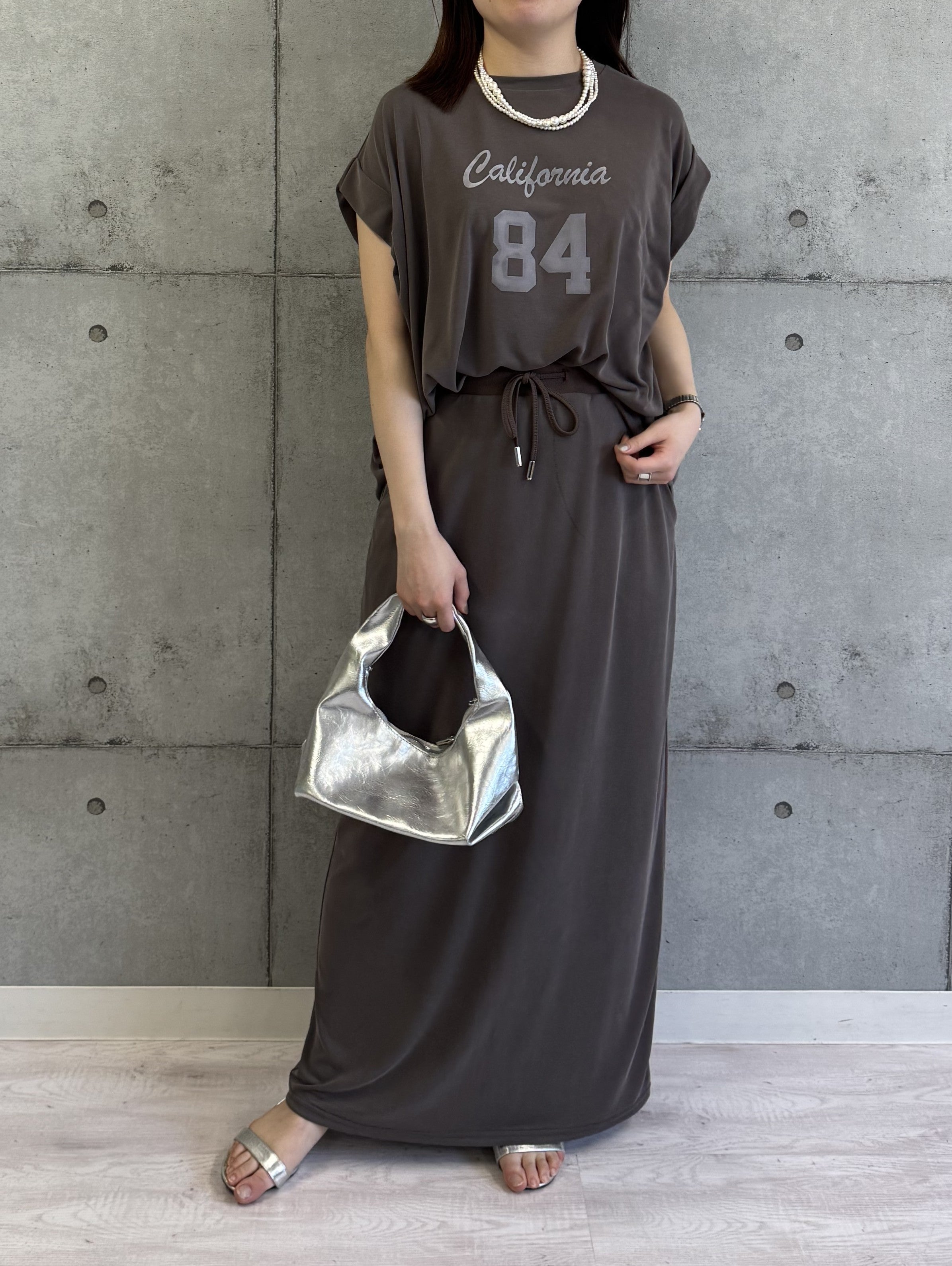 【ROSIEE】ソフトな風合いフロッキー肩タックプリントTシャツ/R810304