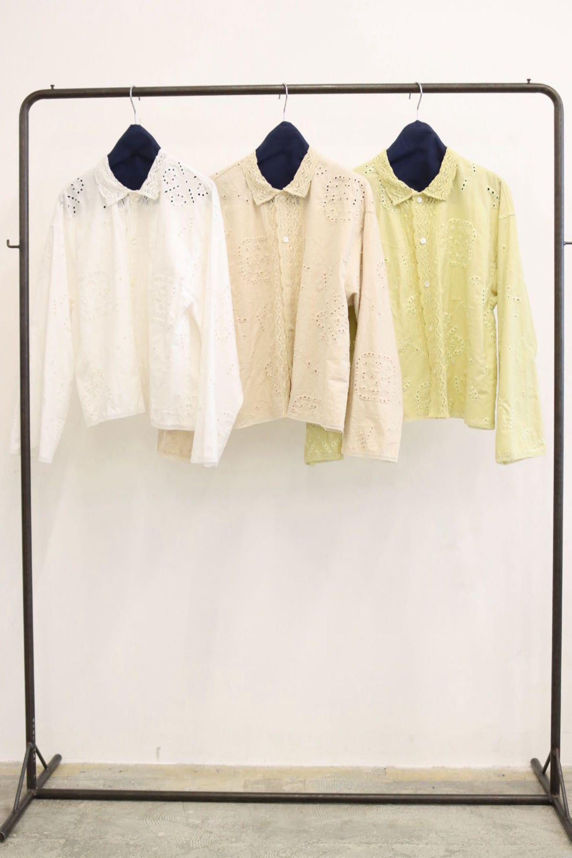 【LE MÉLANGE】カットワーク刺繍ブラウス/8663201