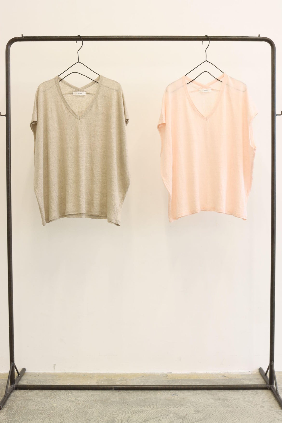 【LE MÉLANGE】PREMIERELINEN Vネックフレンチスリーブプルオーバー/8621019