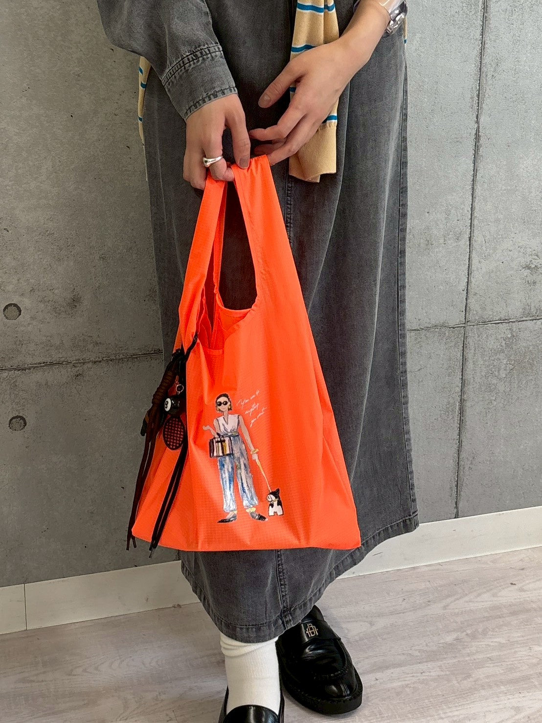 【ROSIEE】チャーム付女の子柄プリントマルシェバッグ/R781031