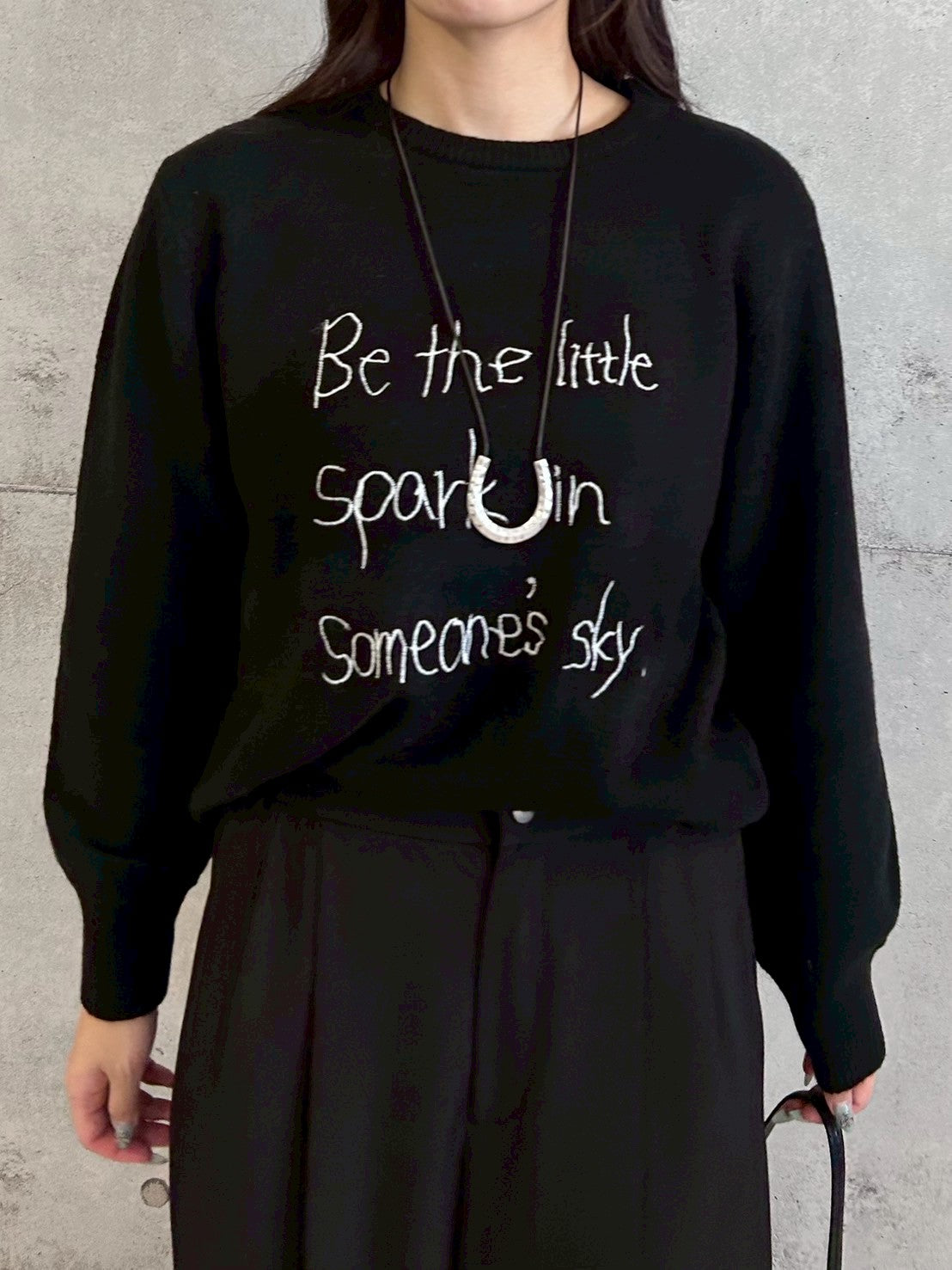 【ROSIEE】手書き風ロゴ刺繡ニット/R791204