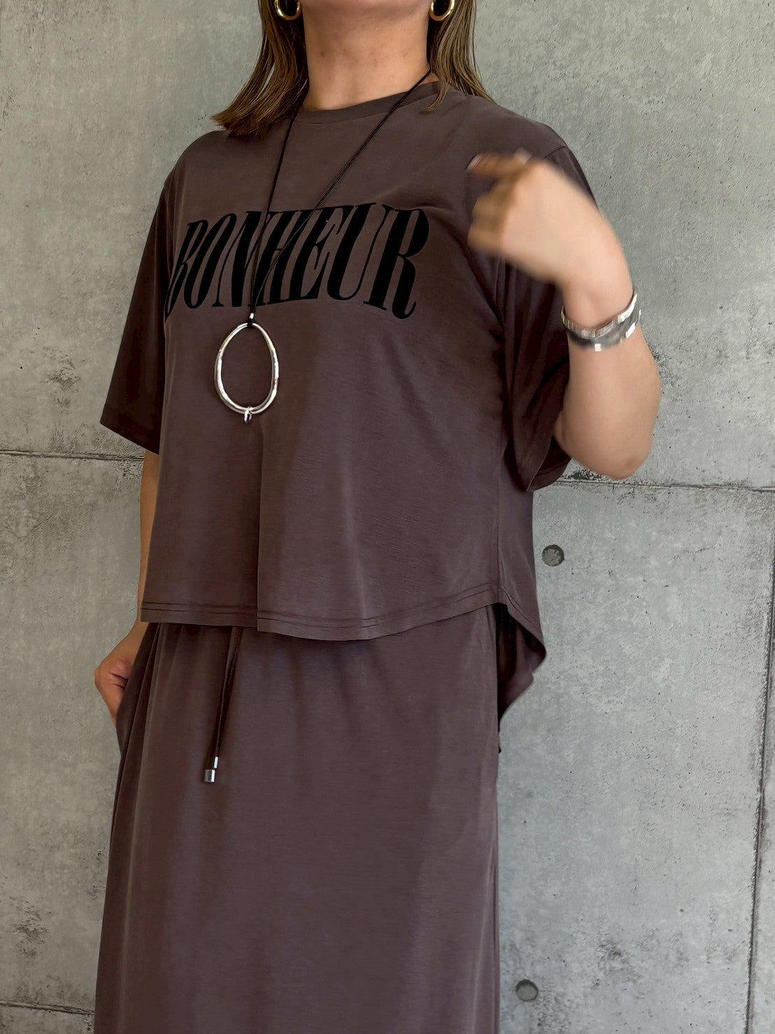 【ROSIEE】ソフトな風合いフロッキープリントTシャツ/R753250