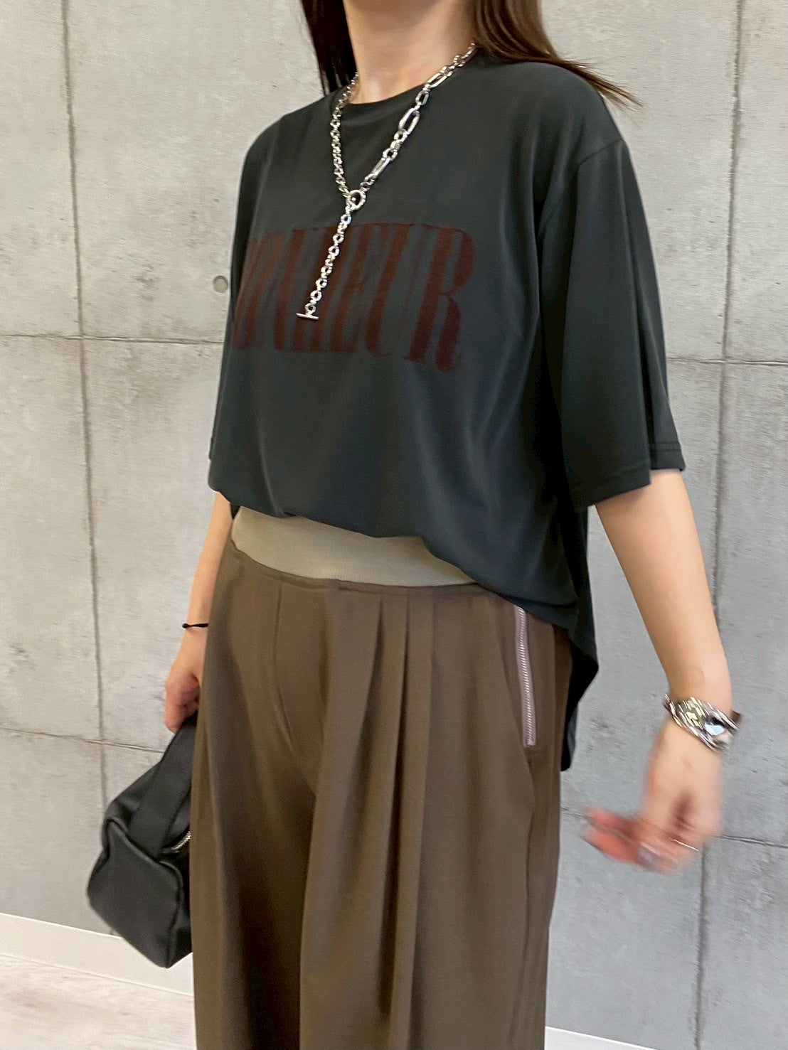 【ROSIEE】ソフトな風合いフロッキープリントTシャツ/R753250
