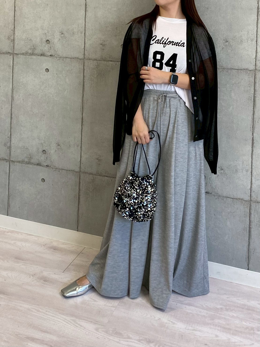 【ROSIEE】ソフトな風合いフロッキー肩タックプリントTシャツ/R810304