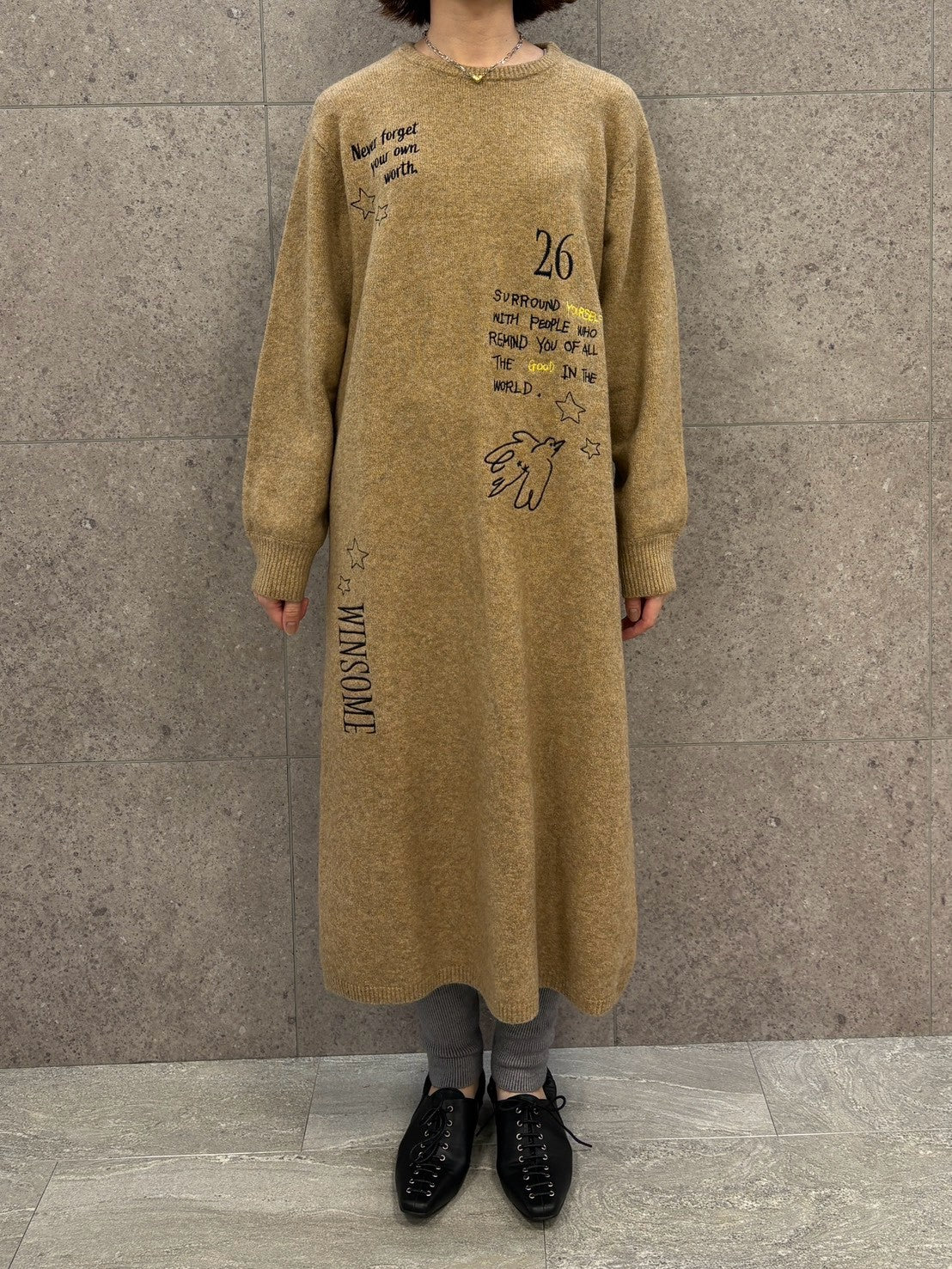 【ROSIEE】レタリング刺繡ニットワンピース/R891203