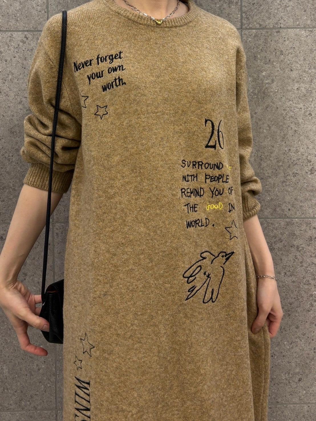 【ROSIEE】レタリング刺繡ニットワンピース/R891203