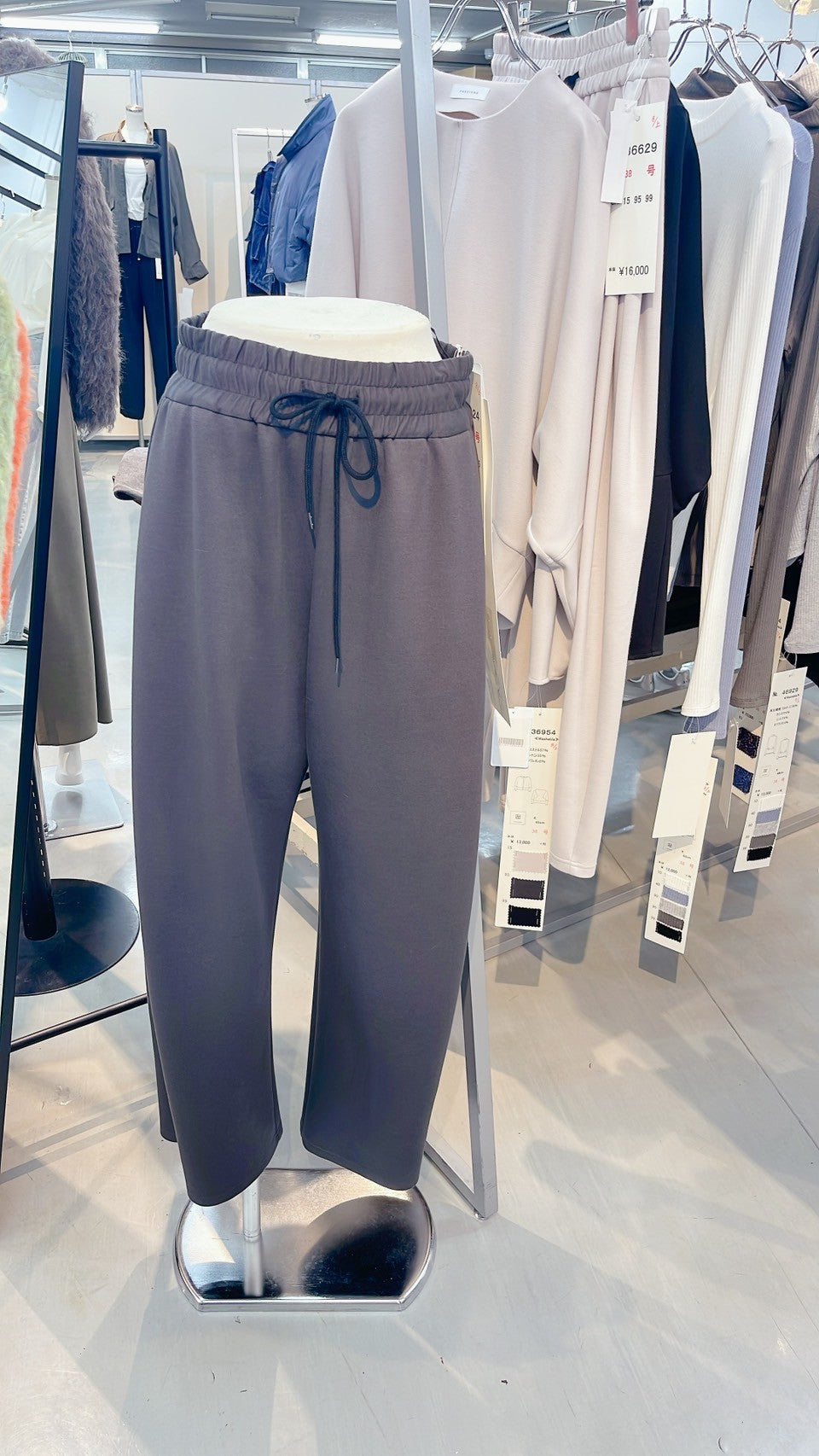 【PASSIONE】サイドタックカーブパンツ/536629