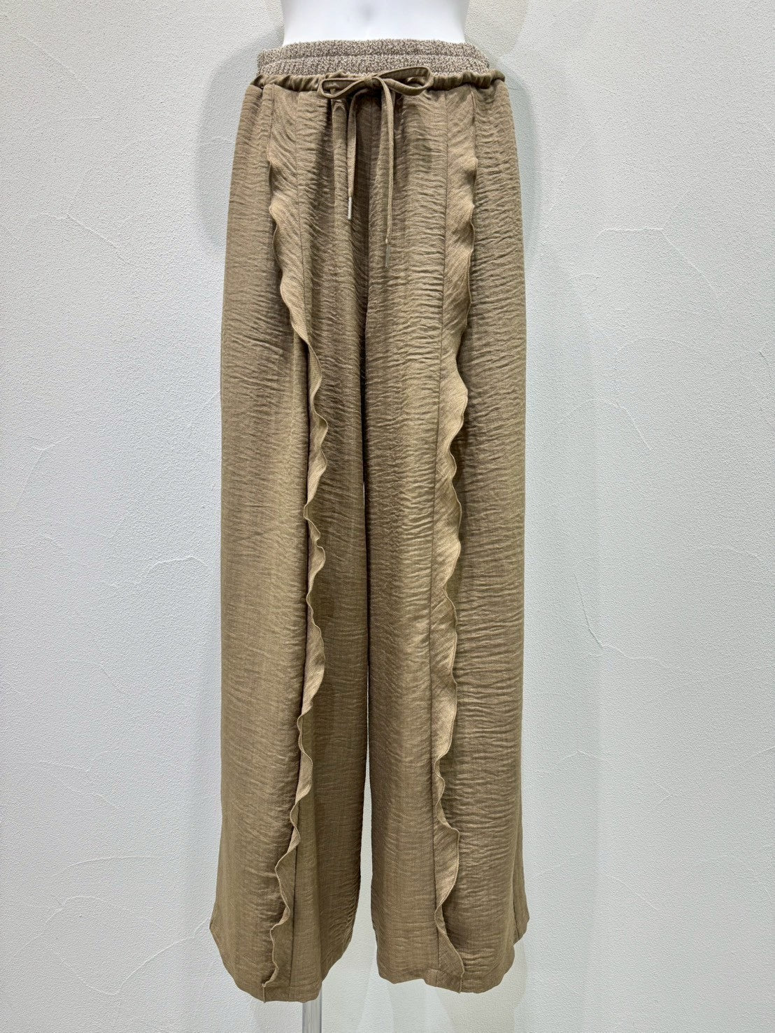 【CYAN TOKYO】フリルラインレイヤーウエストワイド/601482