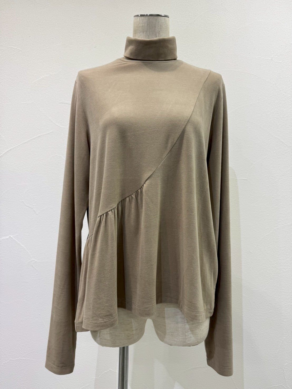 【CYAN TOKYO】アシメギャザーウォームタートル/604506