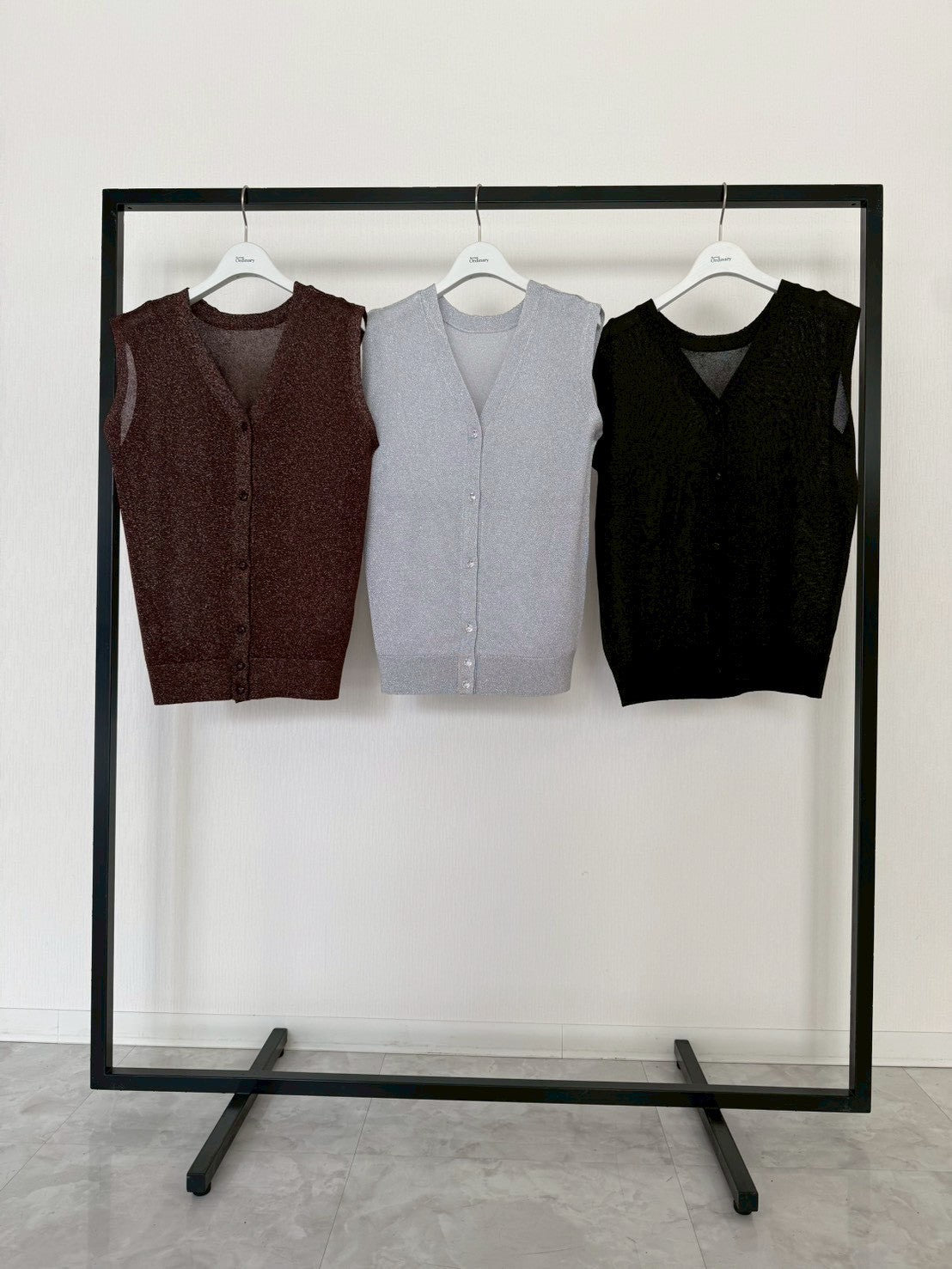 【Ordinary】シアーラメVネックベスト/BO26-507N