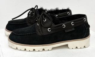 【WYTE】ペイズリーエンボスシープスキンデッキシューズ/12-90091