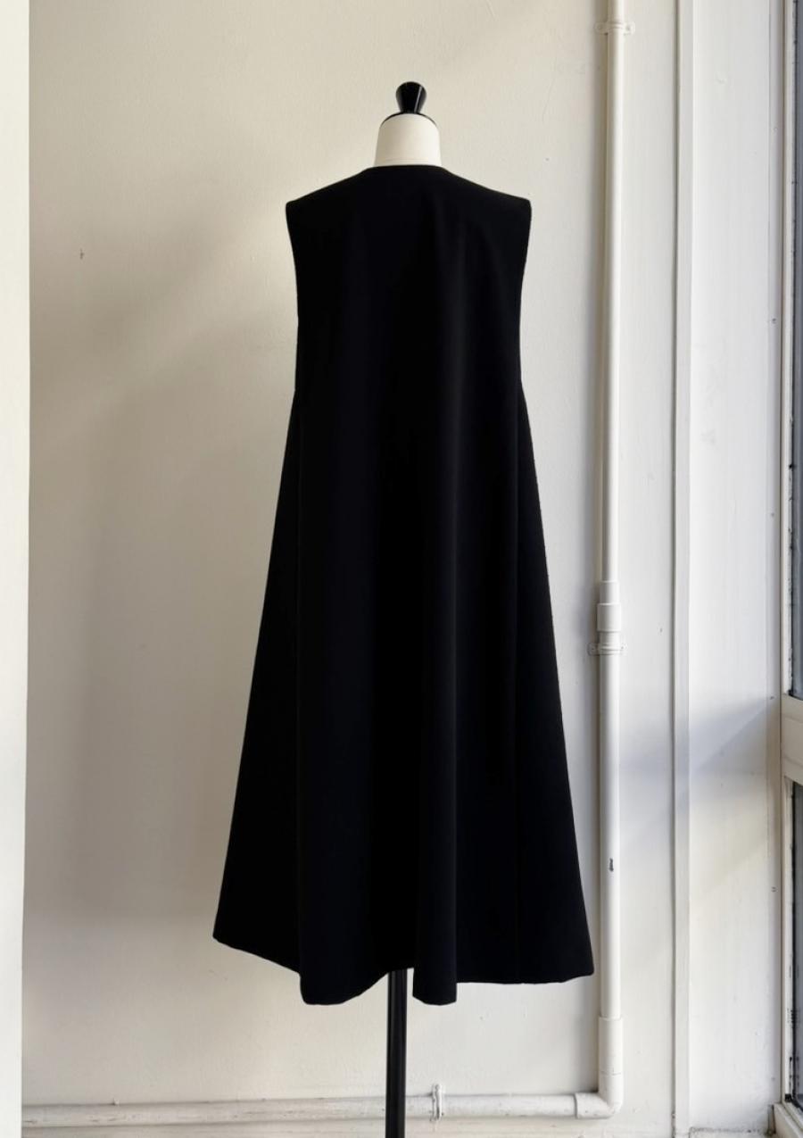 【anana】Vネックスリーブレスフレアワンピース/a39-024