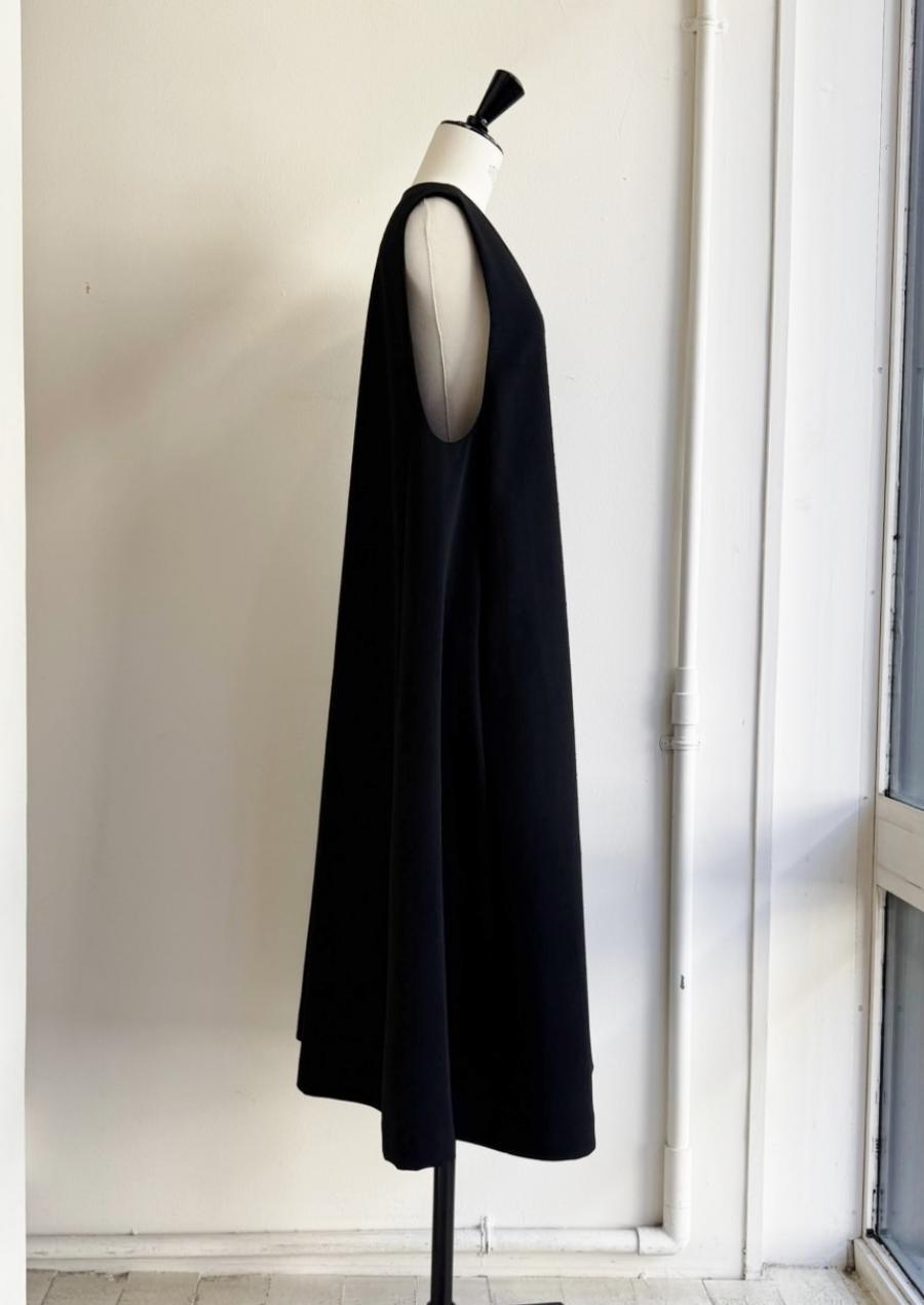 【anana】Vネックスリーブレスフレアワンピース/a39-024