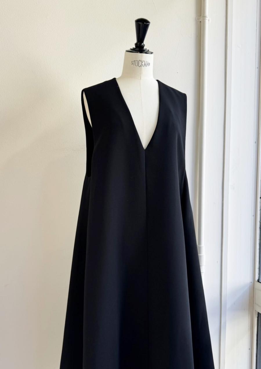 【anana】Vネックスリーブレスフレアワンピース/a39-024